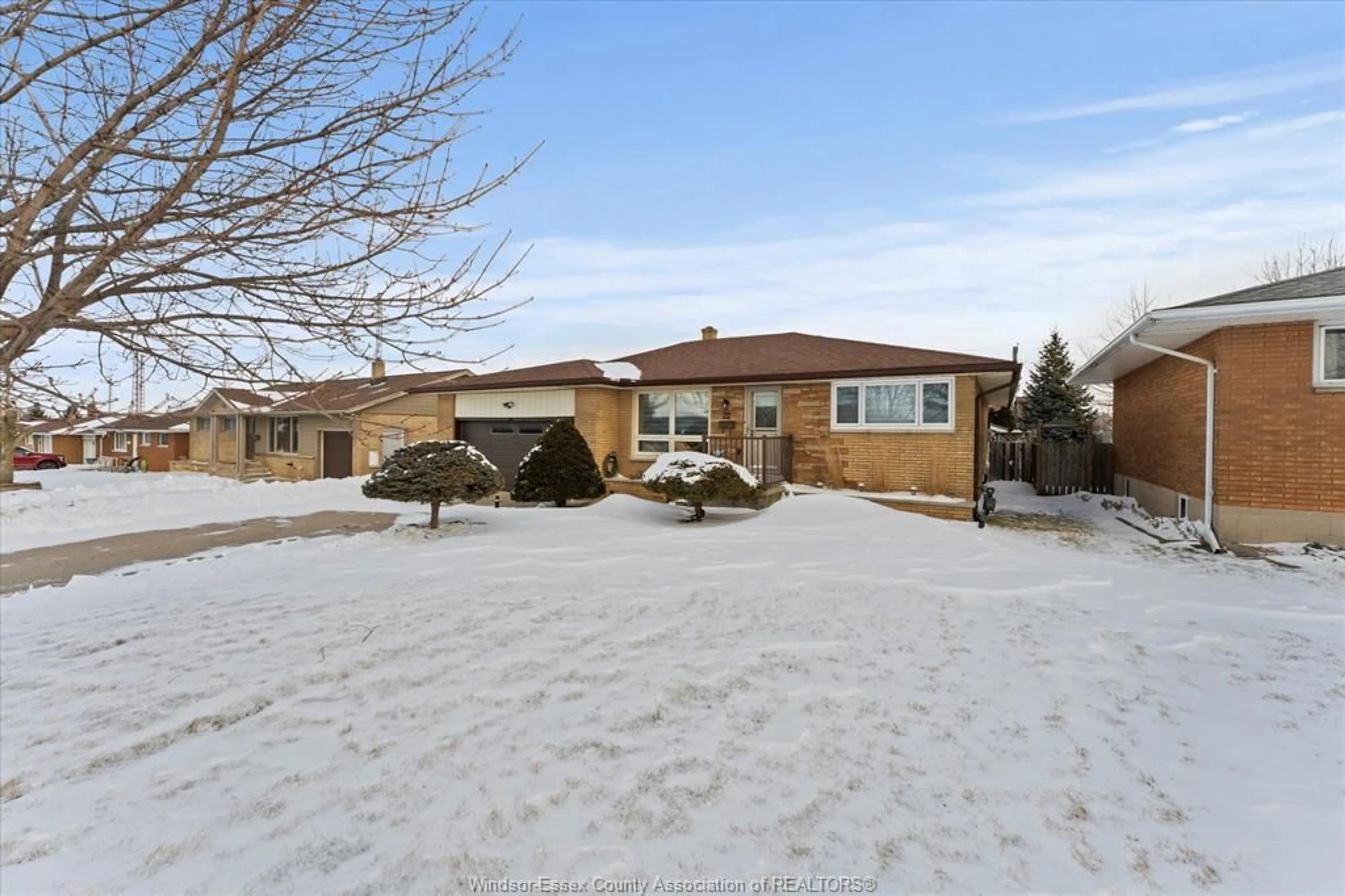 A pic from outside/outdoor area/front of a property/back of a property/a pic from drone, street for 22 ROGER St, Leamington Ontario N8H 3N9