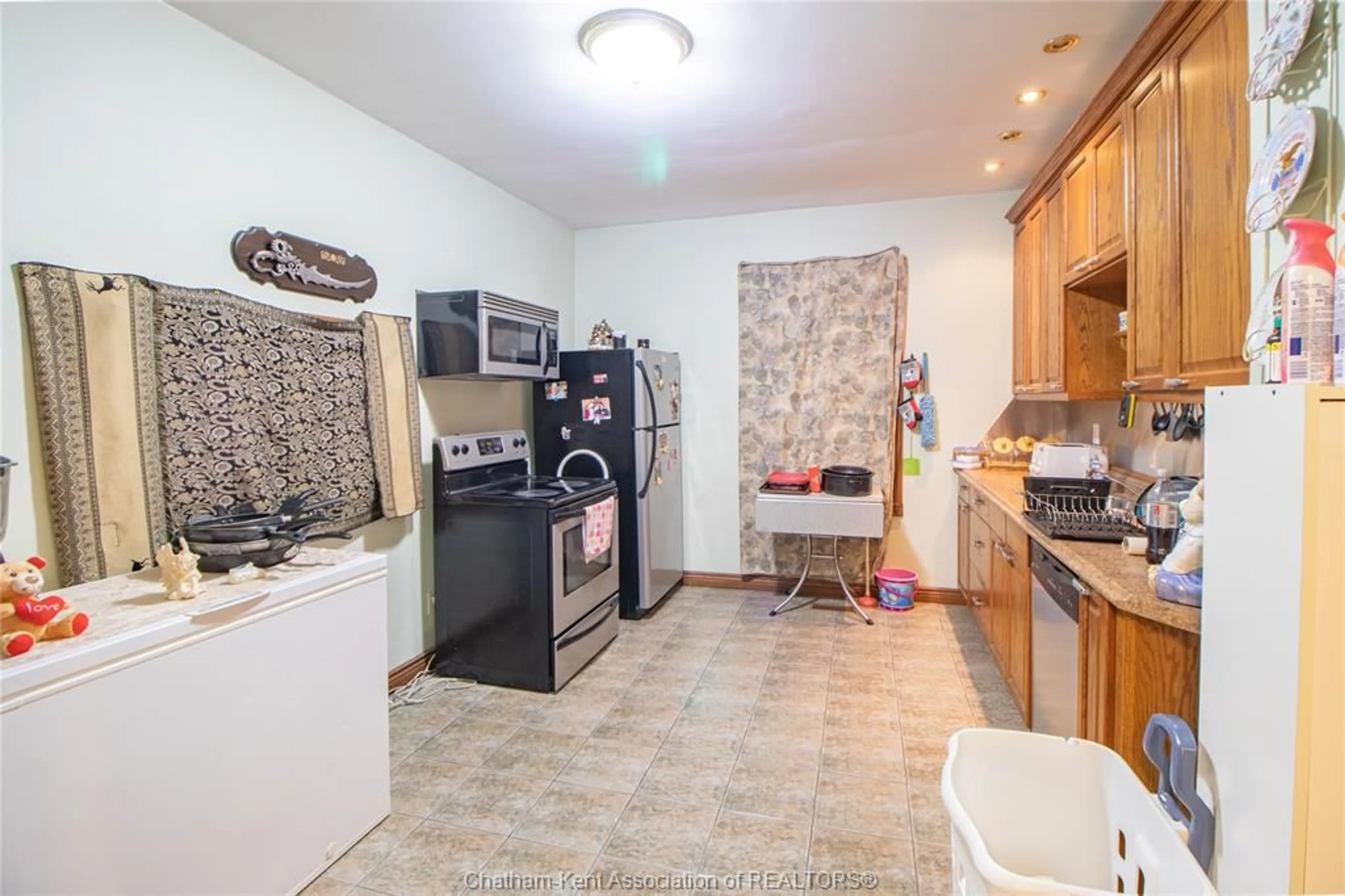 Standard kitchen, unknown for 65 Patteson St, Chatham Ontario N7M 1T6