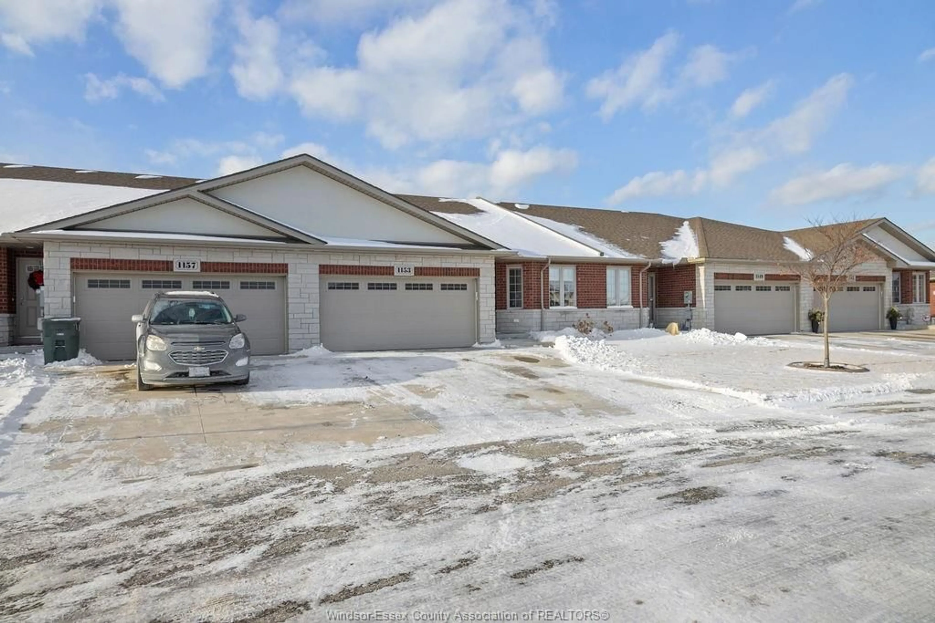 Indoor garage for 1153 BRIDALFALLS Cres, Windsor Ontario N8P 0C5