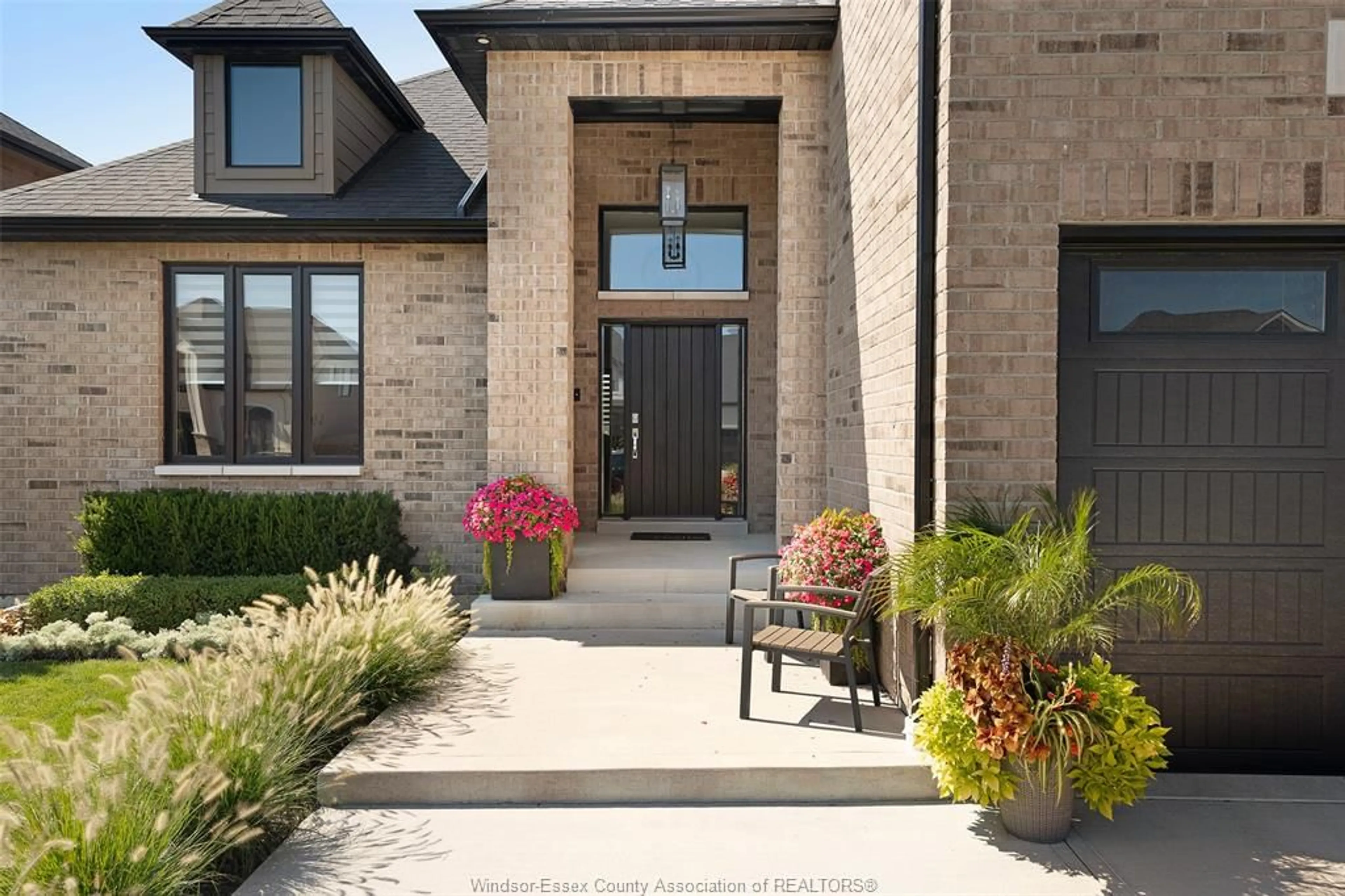 Unknown for 939 Chateau, Windsor Ontario N8P 0E6