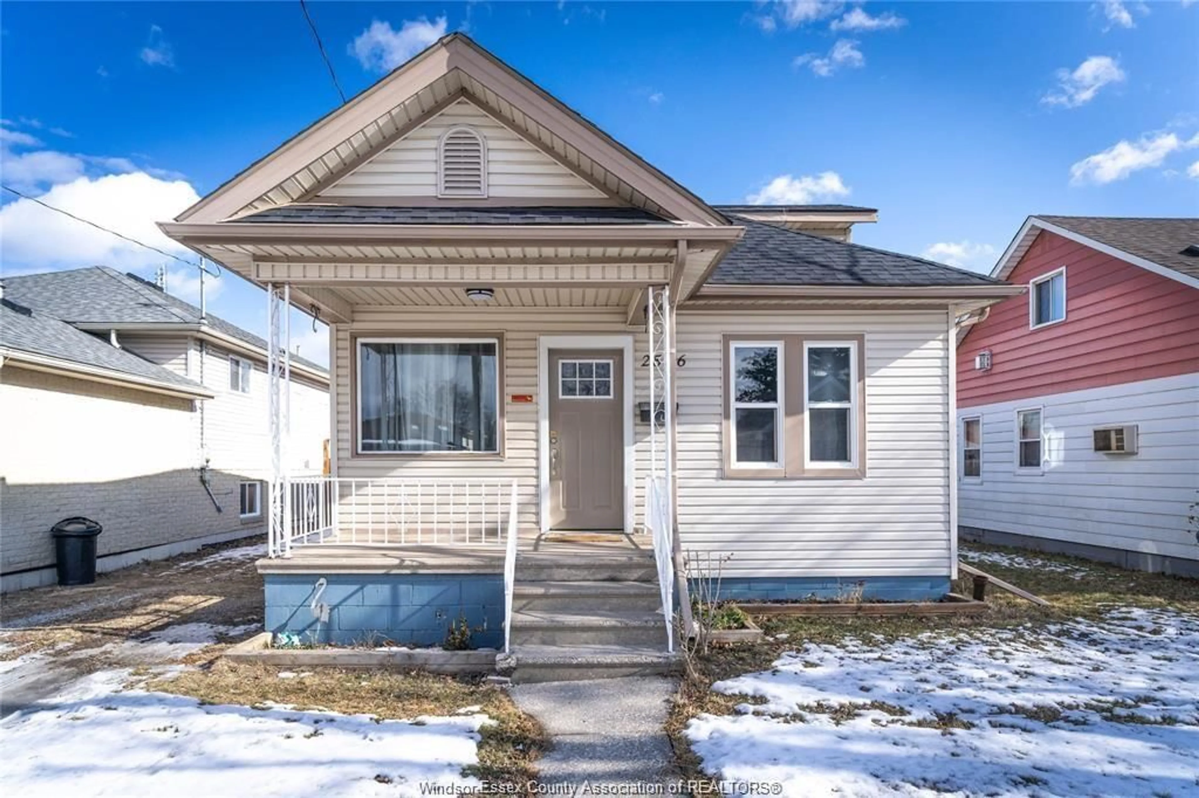 Home with vinyl exterior material, street for 2546 LLOYD GEORGE Blvd, Windsor Ontario N8T 2T4