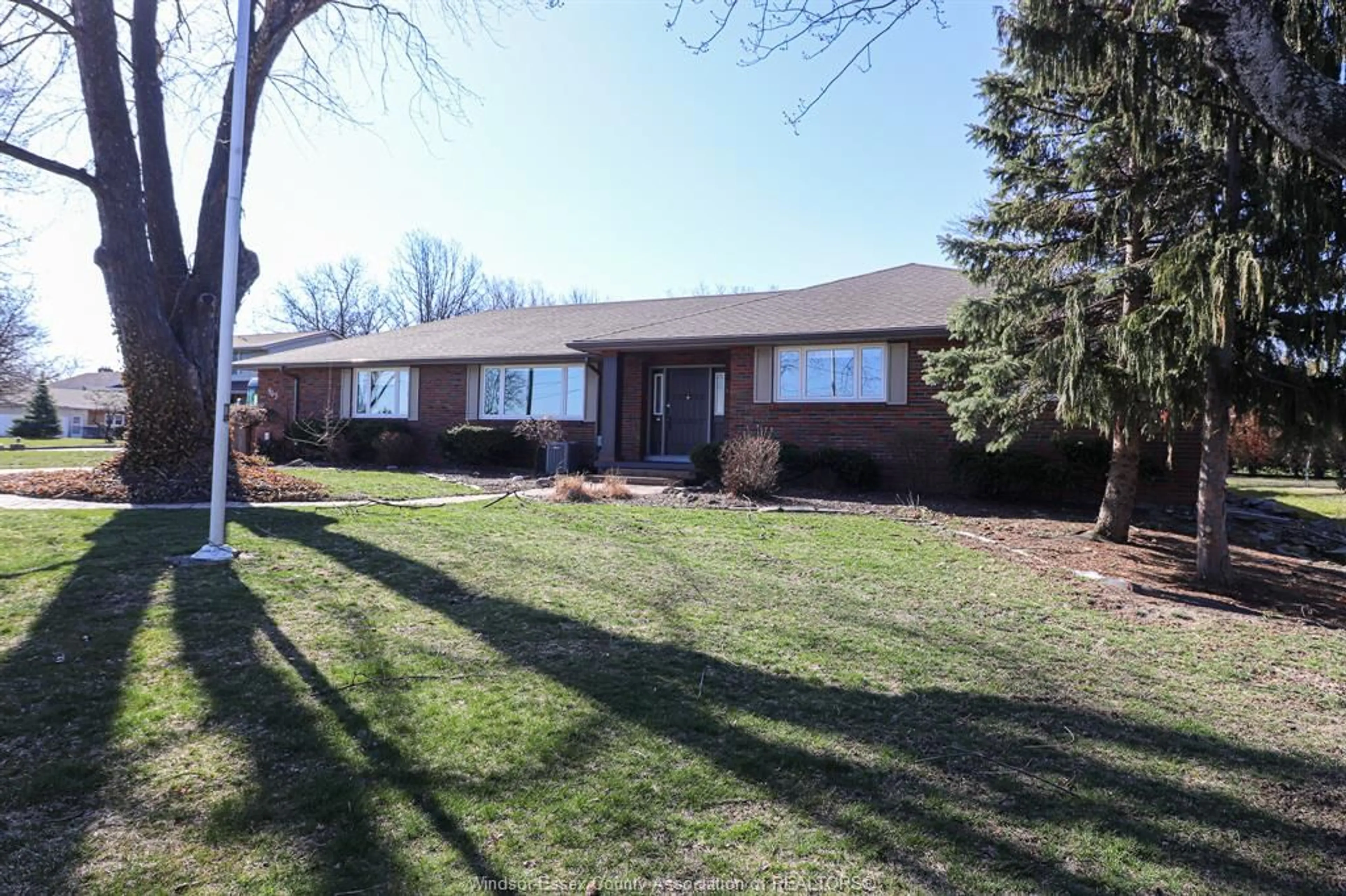 Home with brick exterior material, unknown for 463 RUSSELL WOODS Rd, Lakeshore Ontario N8H 3S6