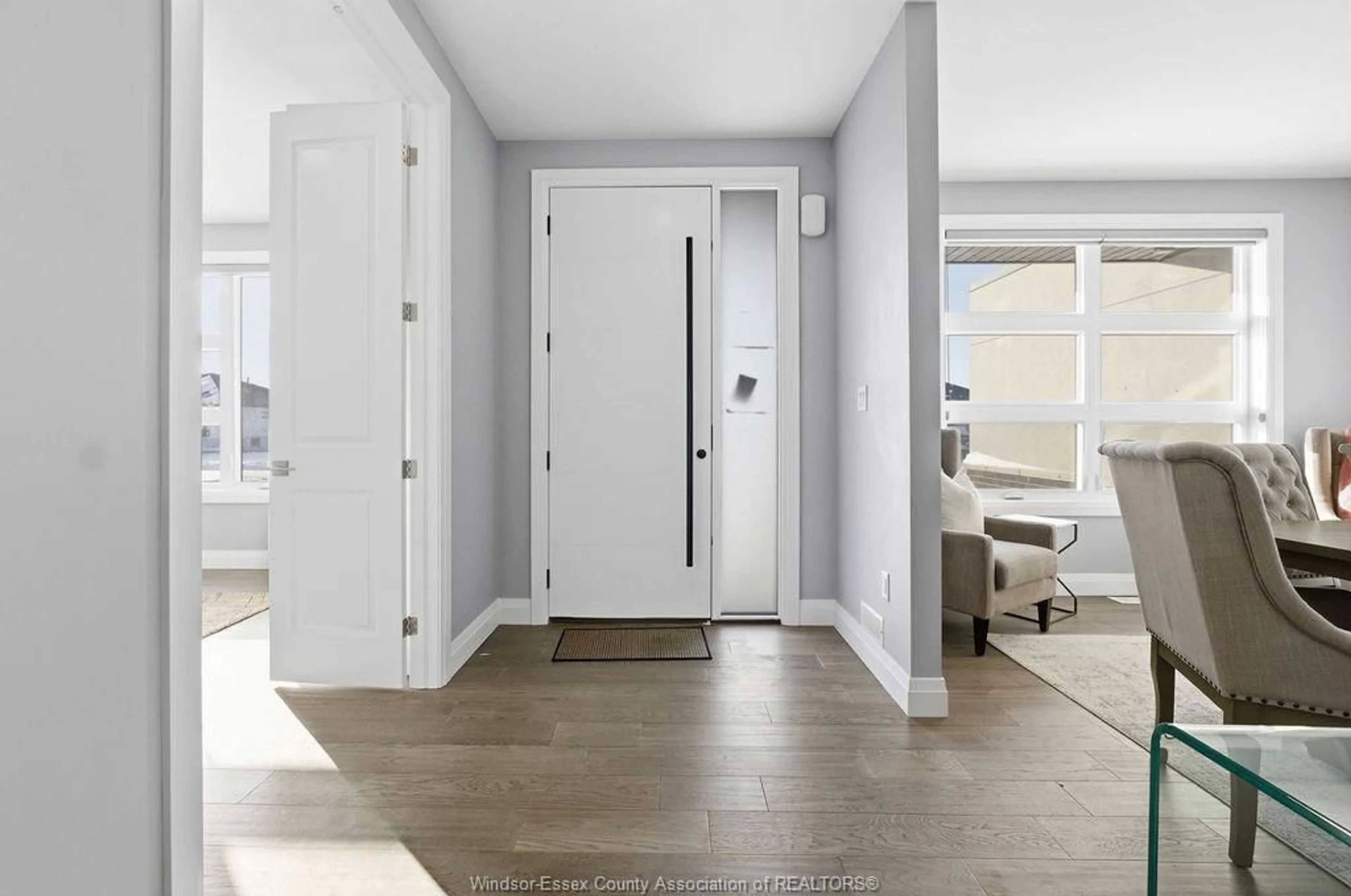 Indoor entryway for 26 GREGORY Ave, Kingsville Ontario N9Y 0C8