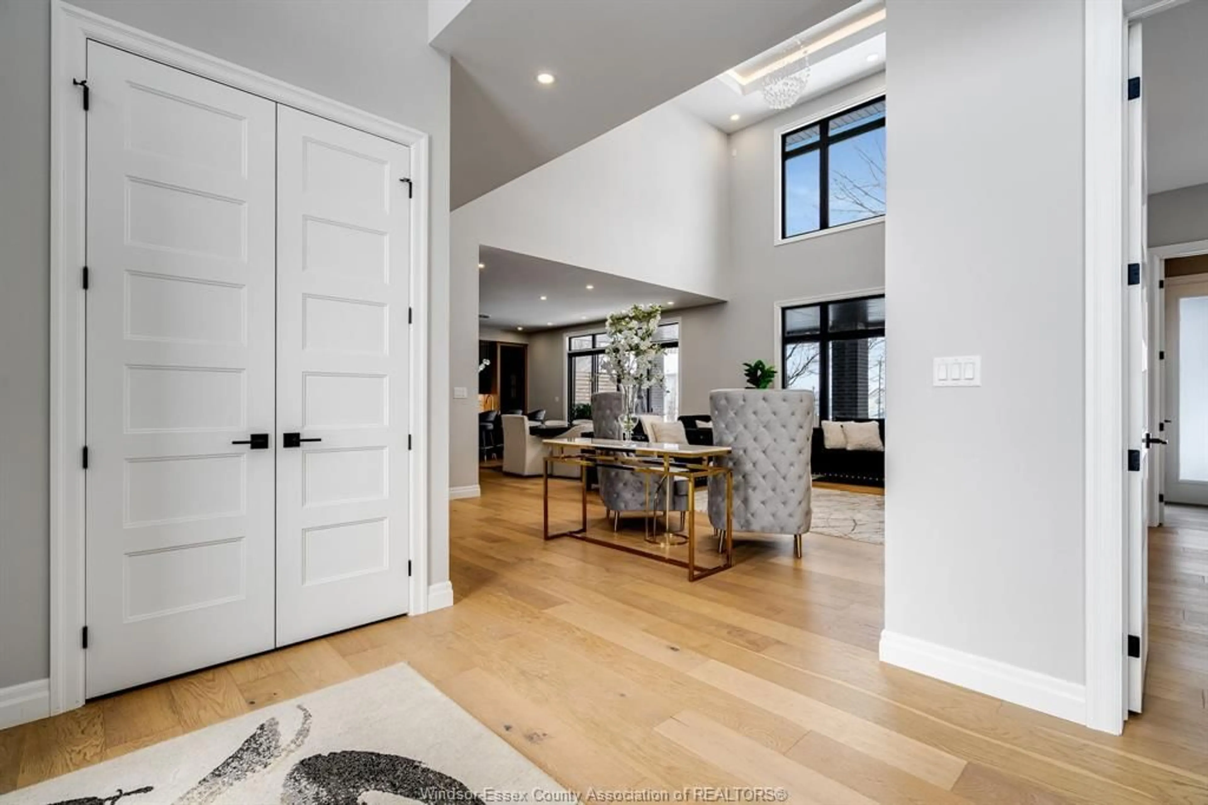 Indoor entryway for 200 Grandview Ave, Kingsville Ontario N9Y 0C7