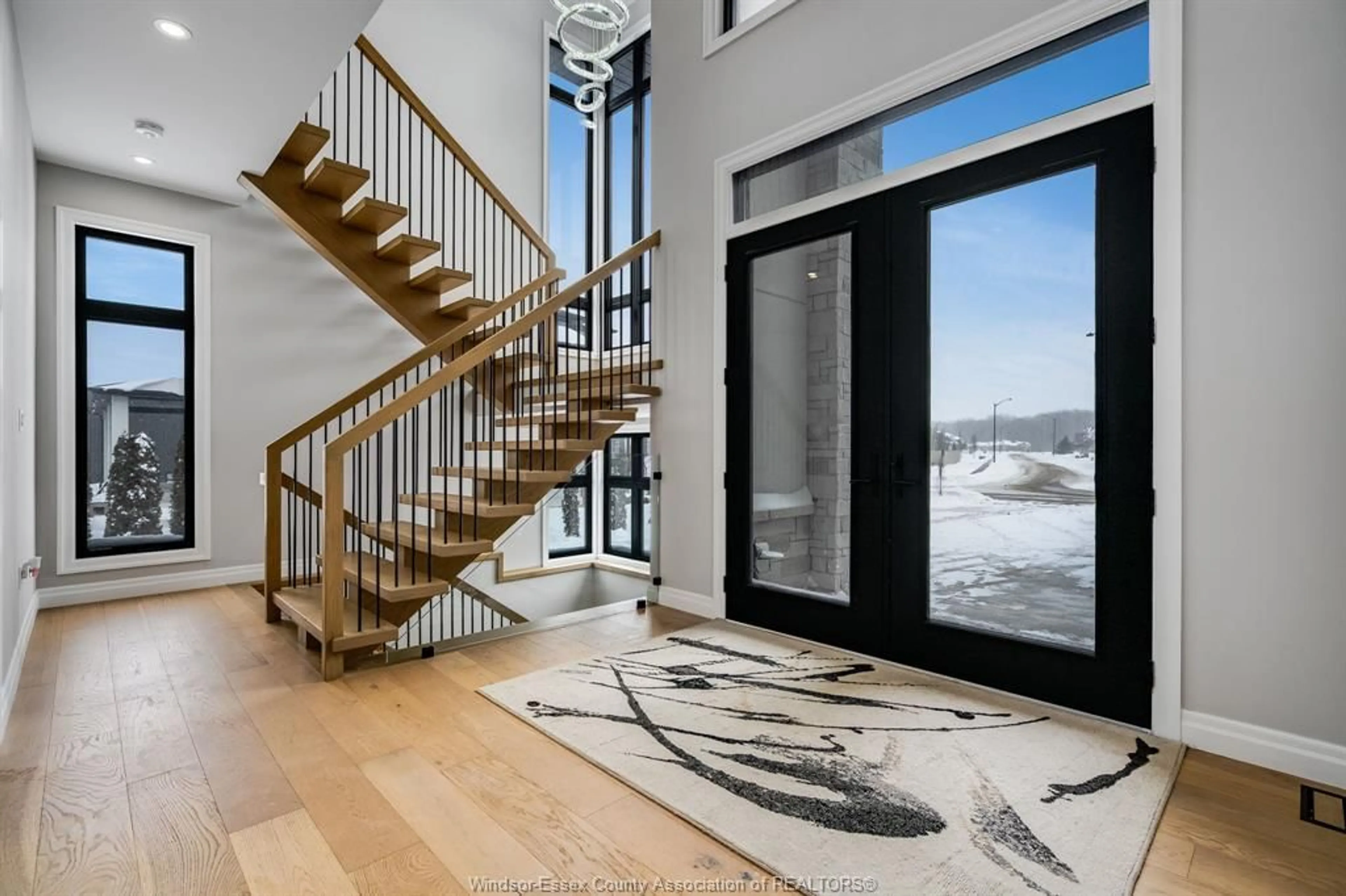 Indoor entryway for 200 Grandview Ave, Kingsville Ontario N9Y 0C7