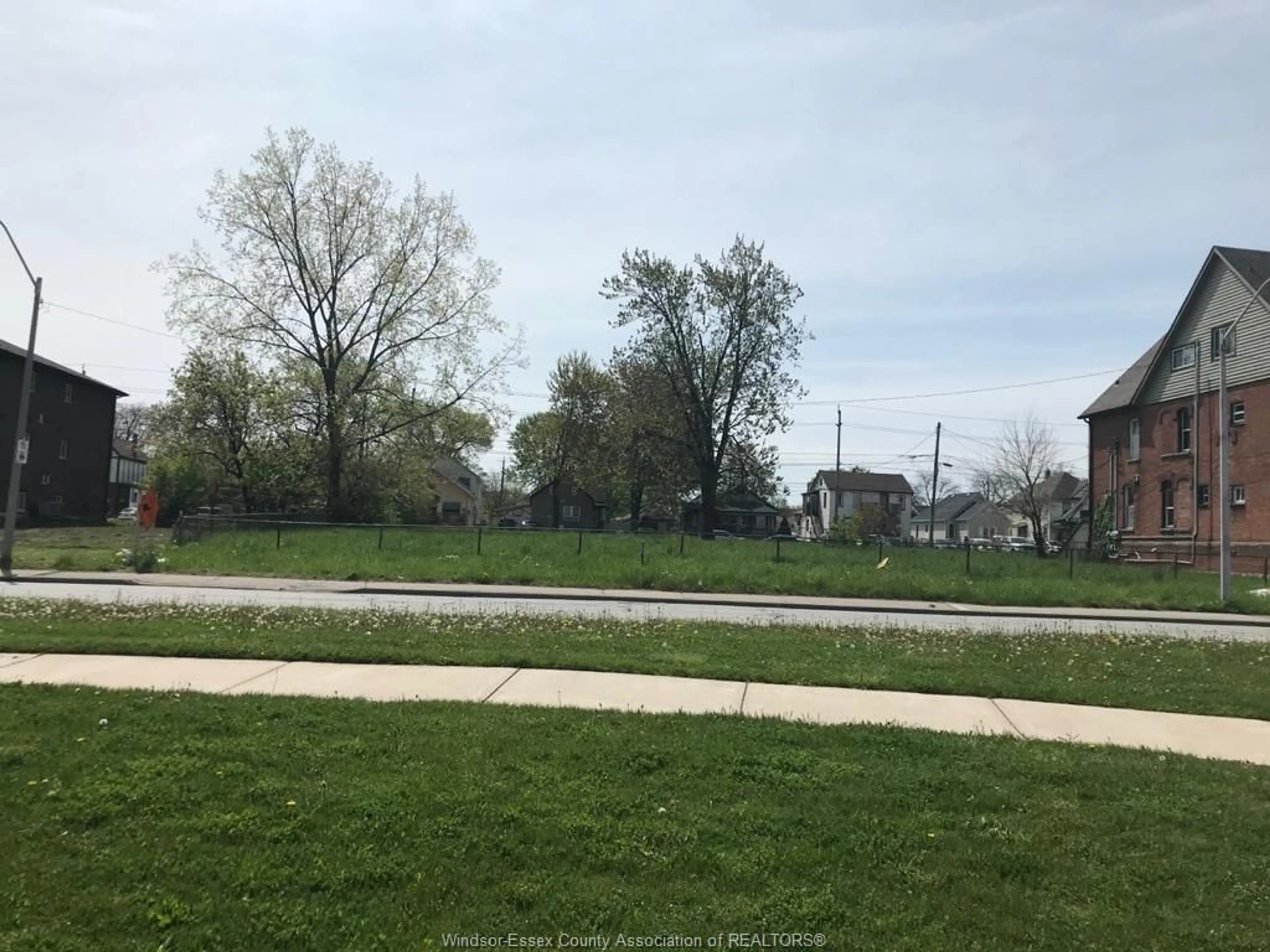 Blurry image for 849 RIVERSIDE Dr, Windsor Ontario N9A 2T4