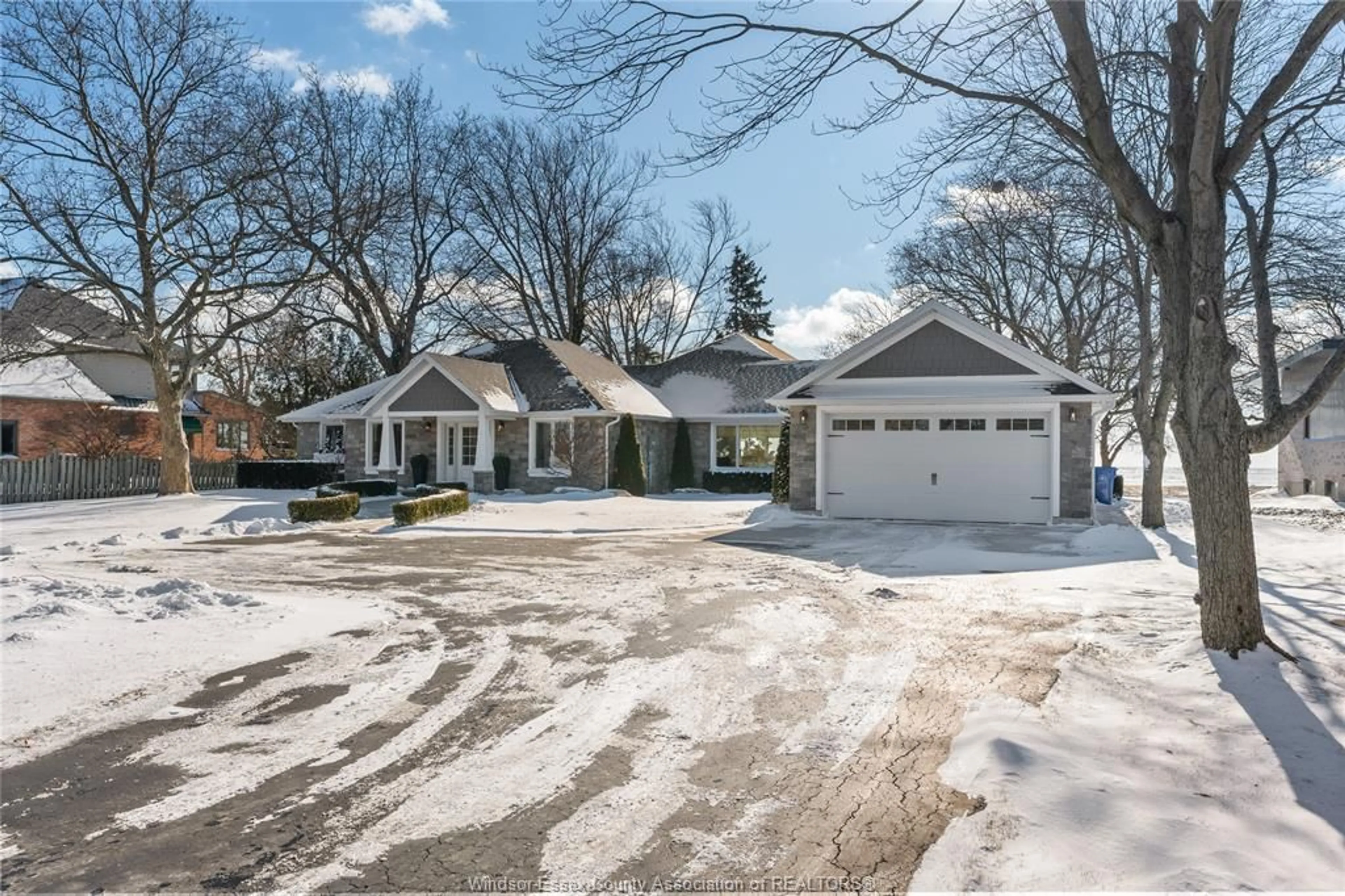 A pic from outside/outdoor area/front of a property/back of a property/a pic from drone, street for 1831 HERITAGE Rd, Kingsville Ontario N9Y 2E6