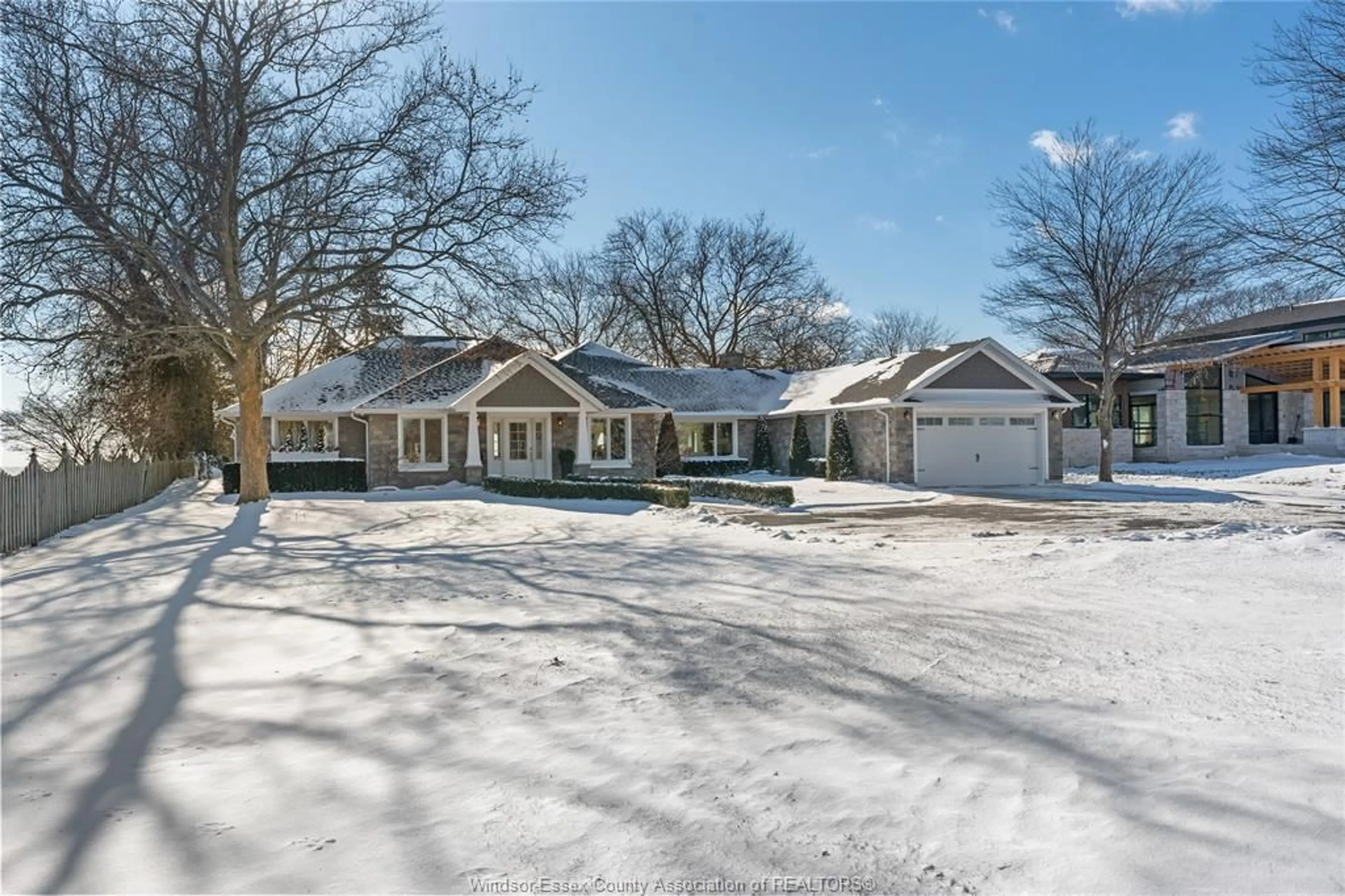 A pic from outside/outdoor area/front of a property/back of a property/a pic from drone, street for 1831 HERITAGE Rd, Kingsville Ontario N9Y 2E6