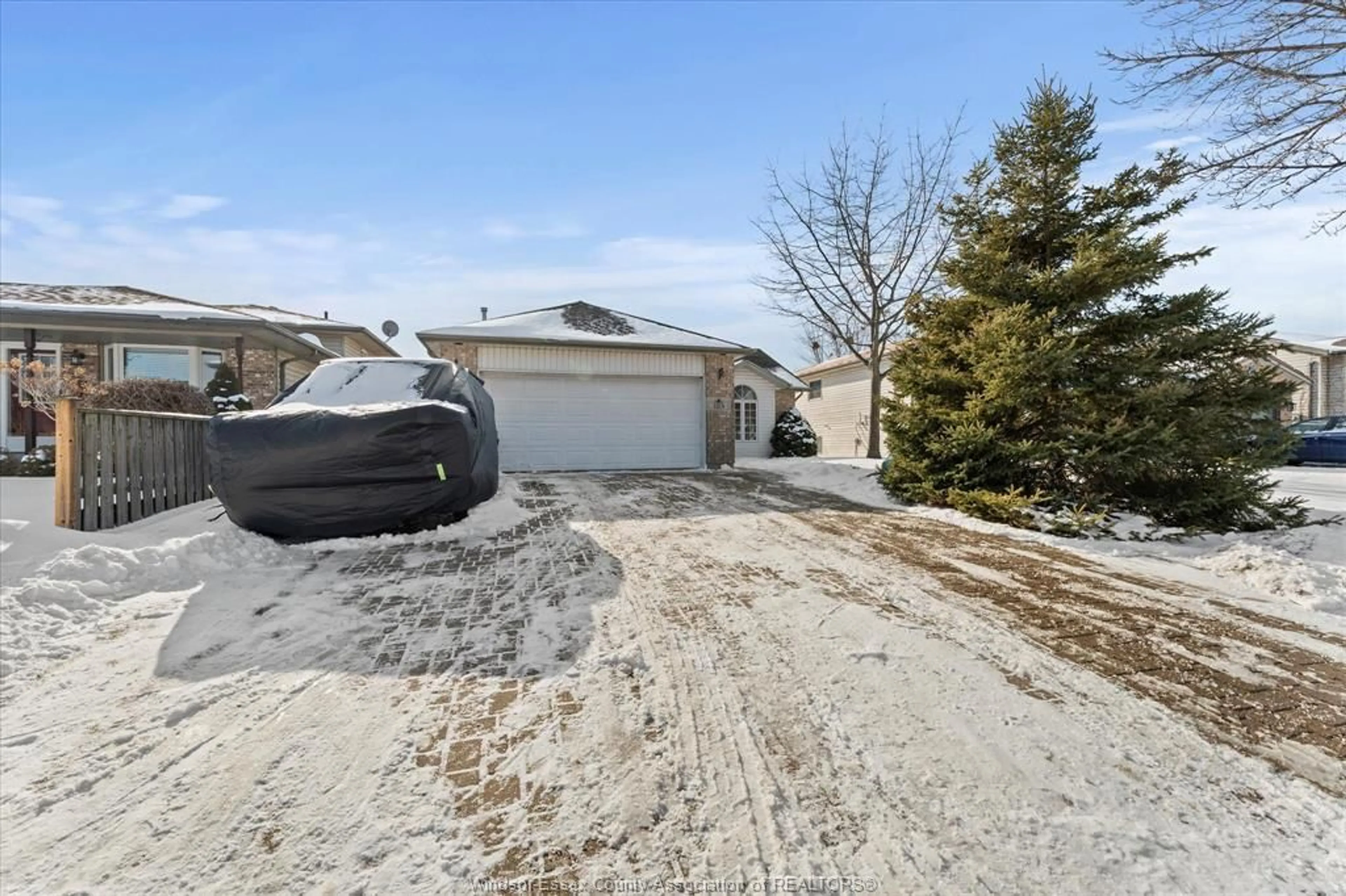 A pic from outside/outdoor area/front of a property/back of a property/a pic from drone, street for 185 MEDITERRANEAN Ave, Amherstburg Ontario N9W 3X9