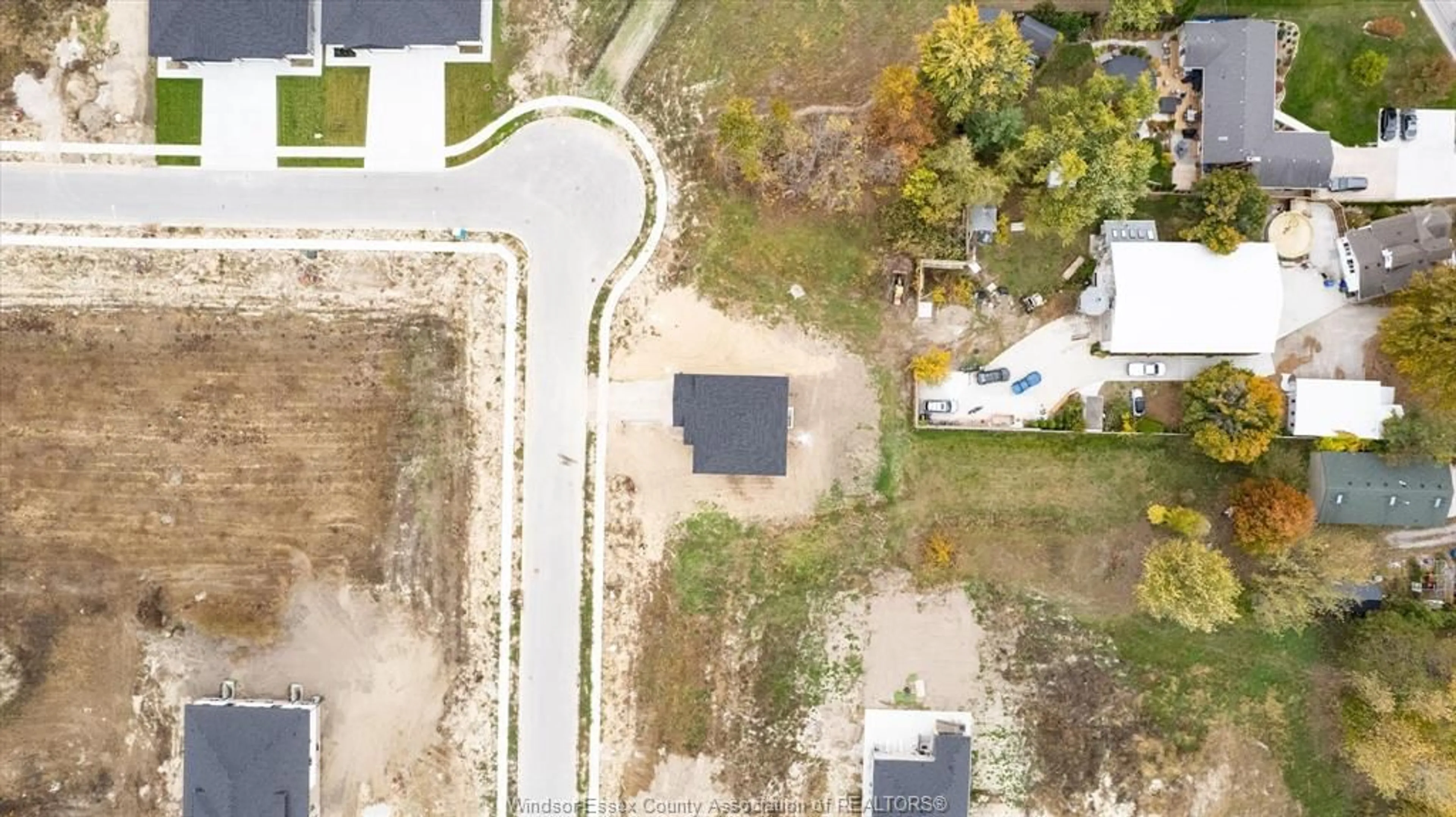 A pic from outside/outdoor area/front of a property/back of a property/a pic from drone, street for 350 JOLLY, LaSalle Ontario N9J 3X2