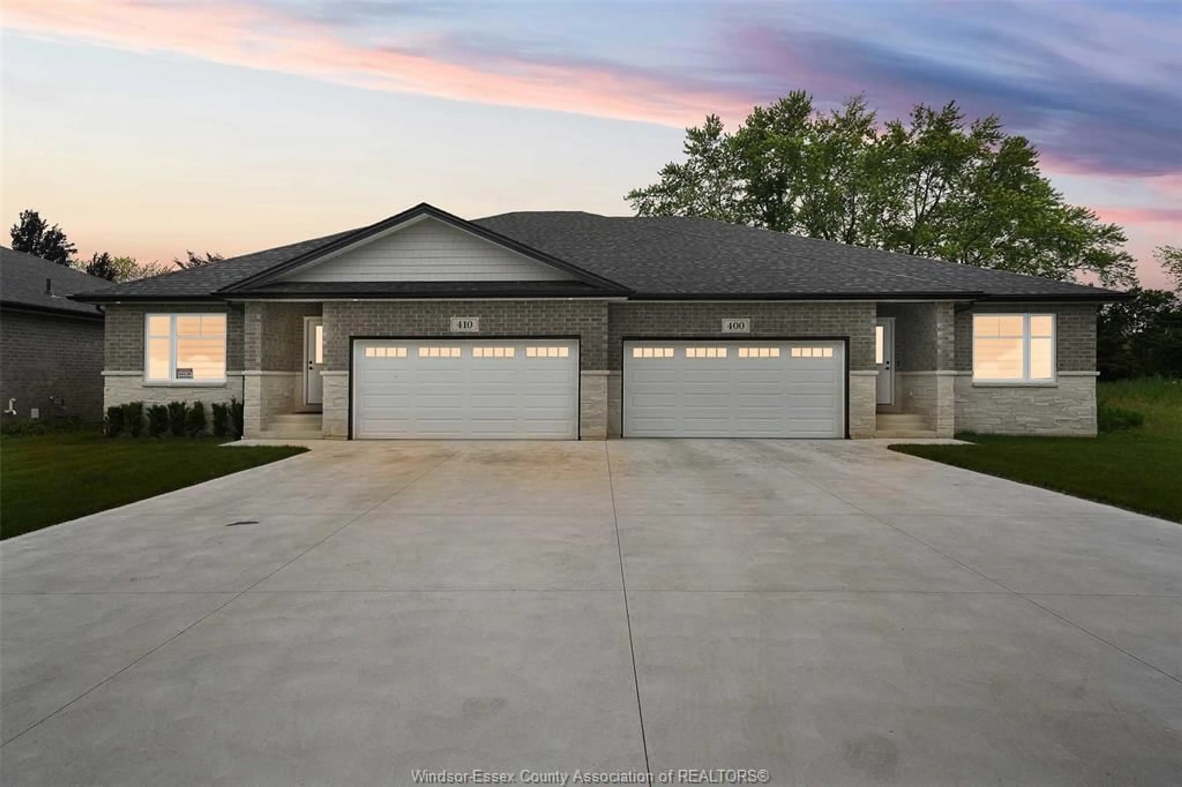 Indoor garage for 440 JOLLY, LaSalle Ontario N9J 0E7