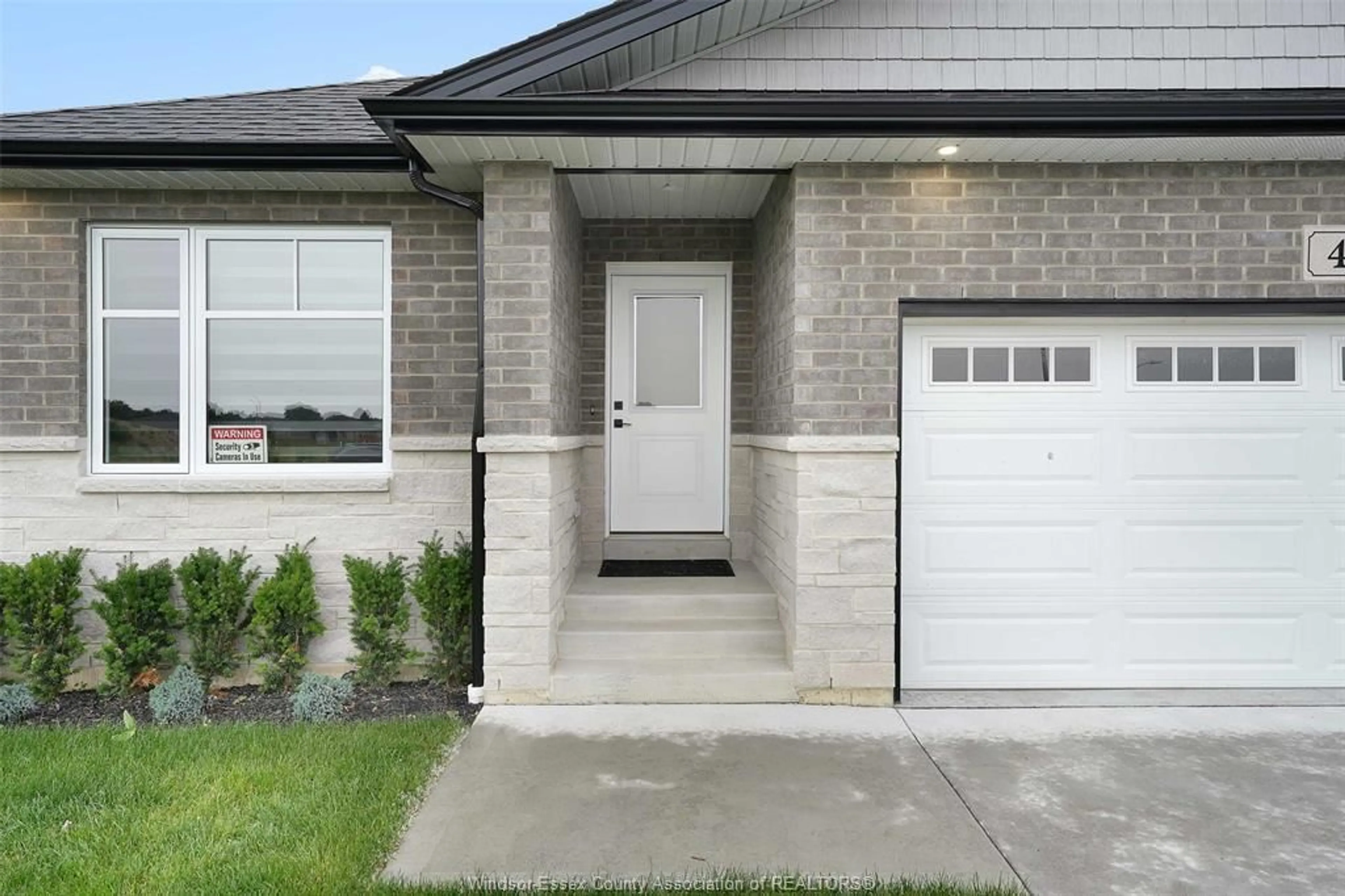 Unknown for 440 JOLLY, LaSalle Ontario N9J 0E7