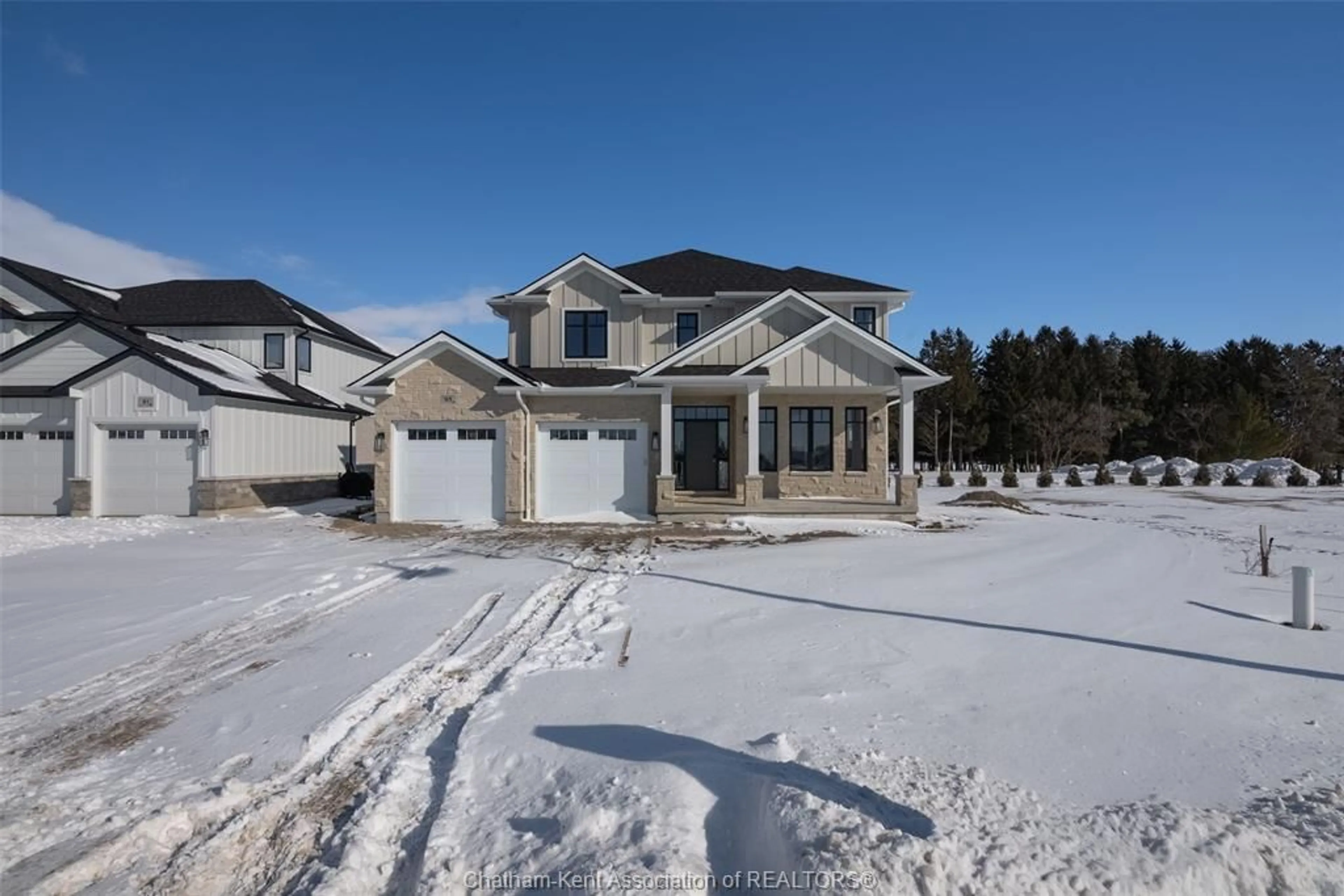 A pic from outside/outdoor area/front of a property/back of a property/a pic from drone, street for 95 Rosewood Cres, Chatham Ontario N7M 0V5