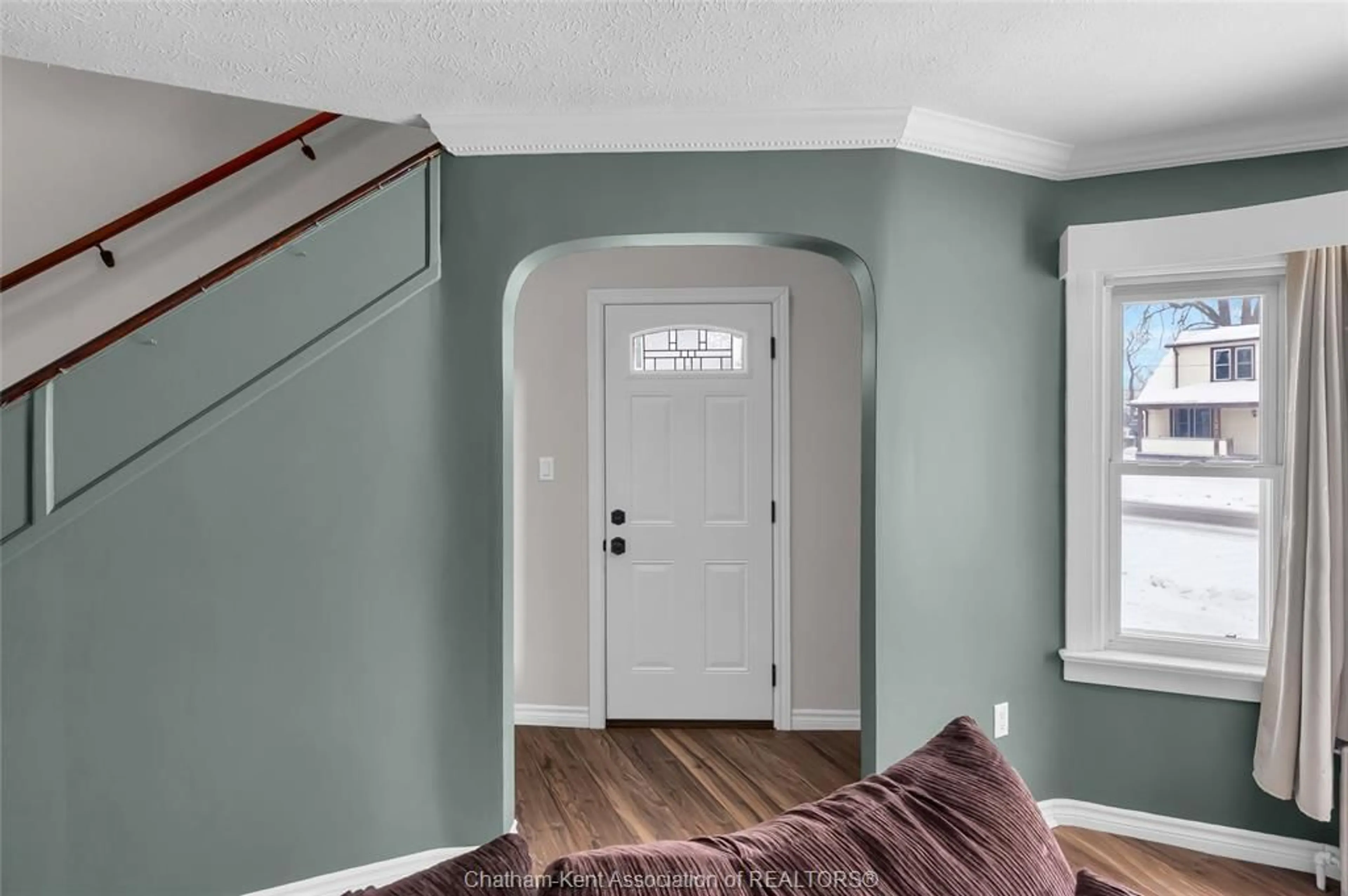 Indoor entryway for 1130 Elizabeth St, Wallaceburg Ontario N8A 3A8