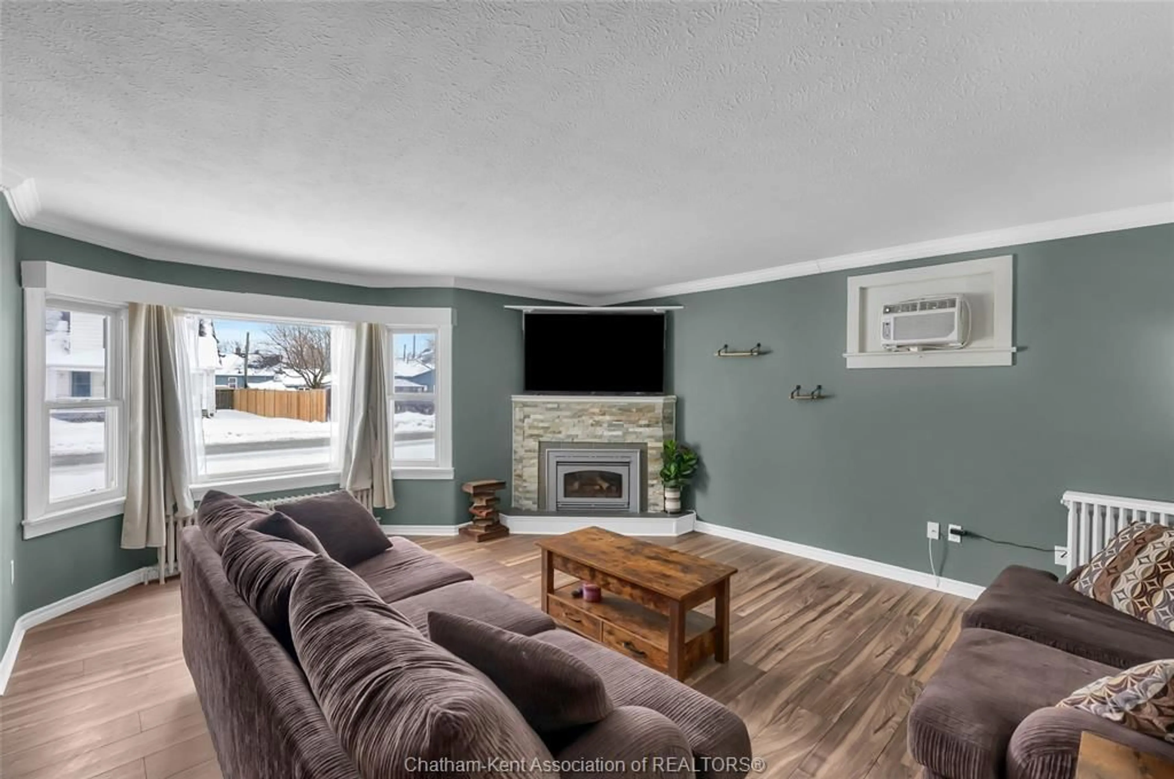 Living room with furniture, unknown for 1130 Elizabeth St, Wallaceburg Ontario N8A 3A8