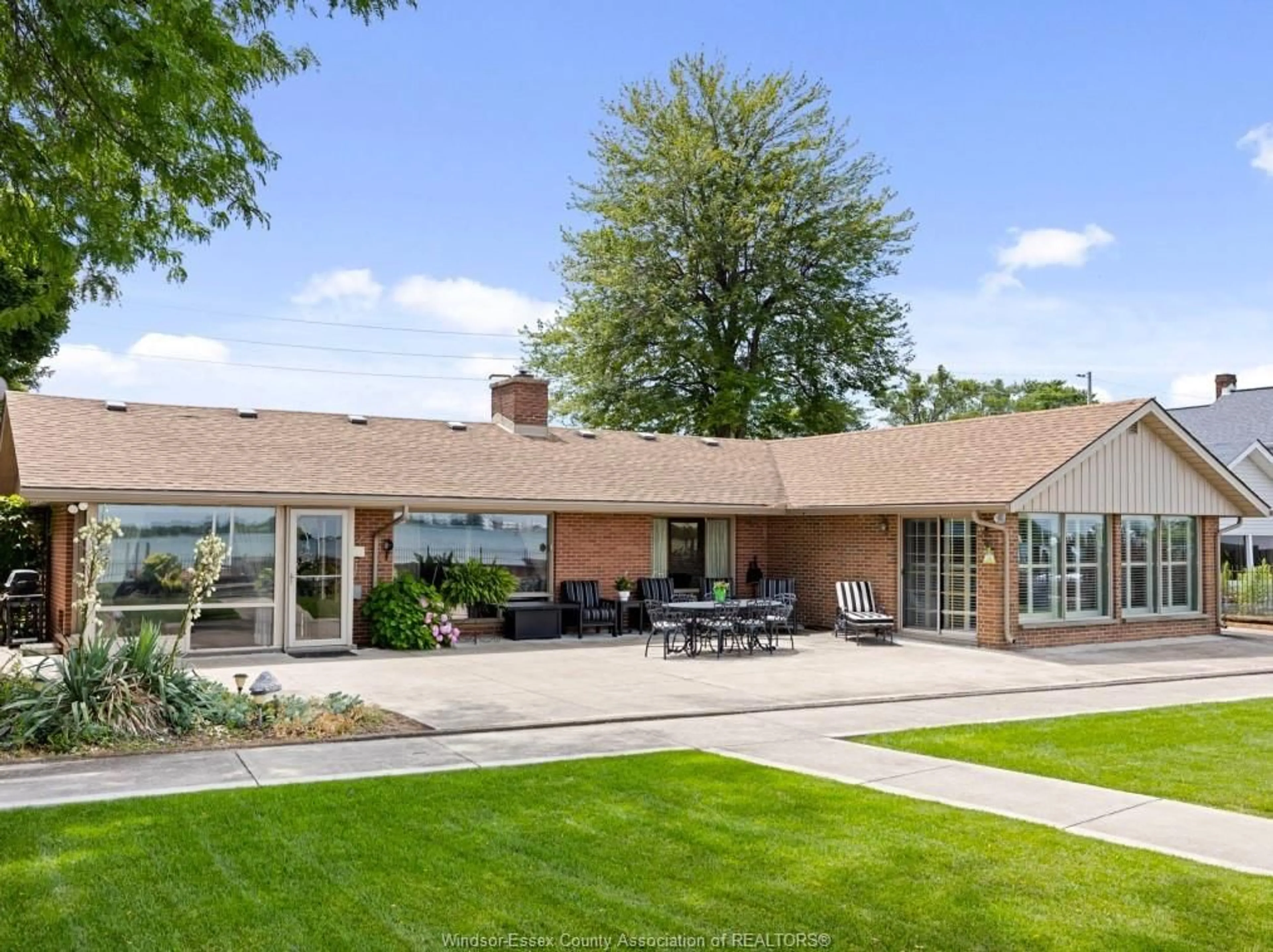 Unknown for 8280 Riverside Dr, Windsor Ontario N8S 1E6