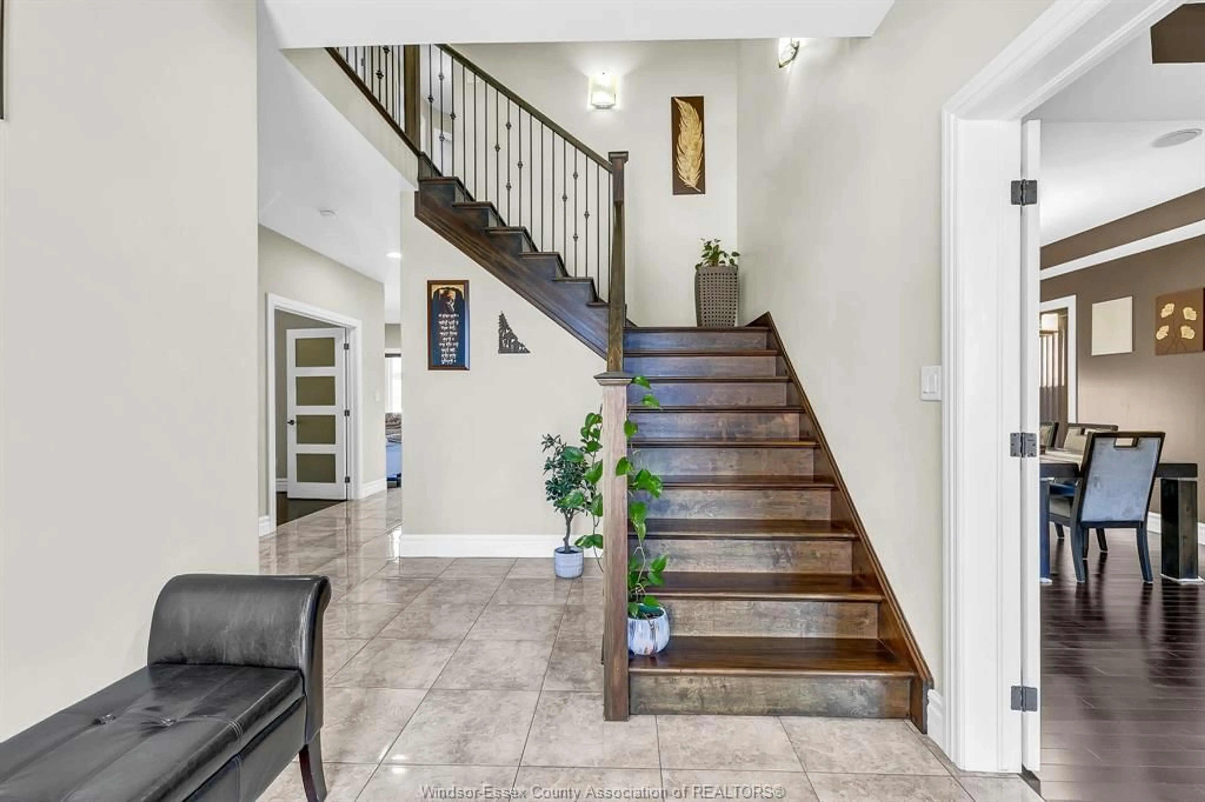 Indoor entryway for 3936 MANZANILLO Crt, Windsor Ontario N9G 0A4