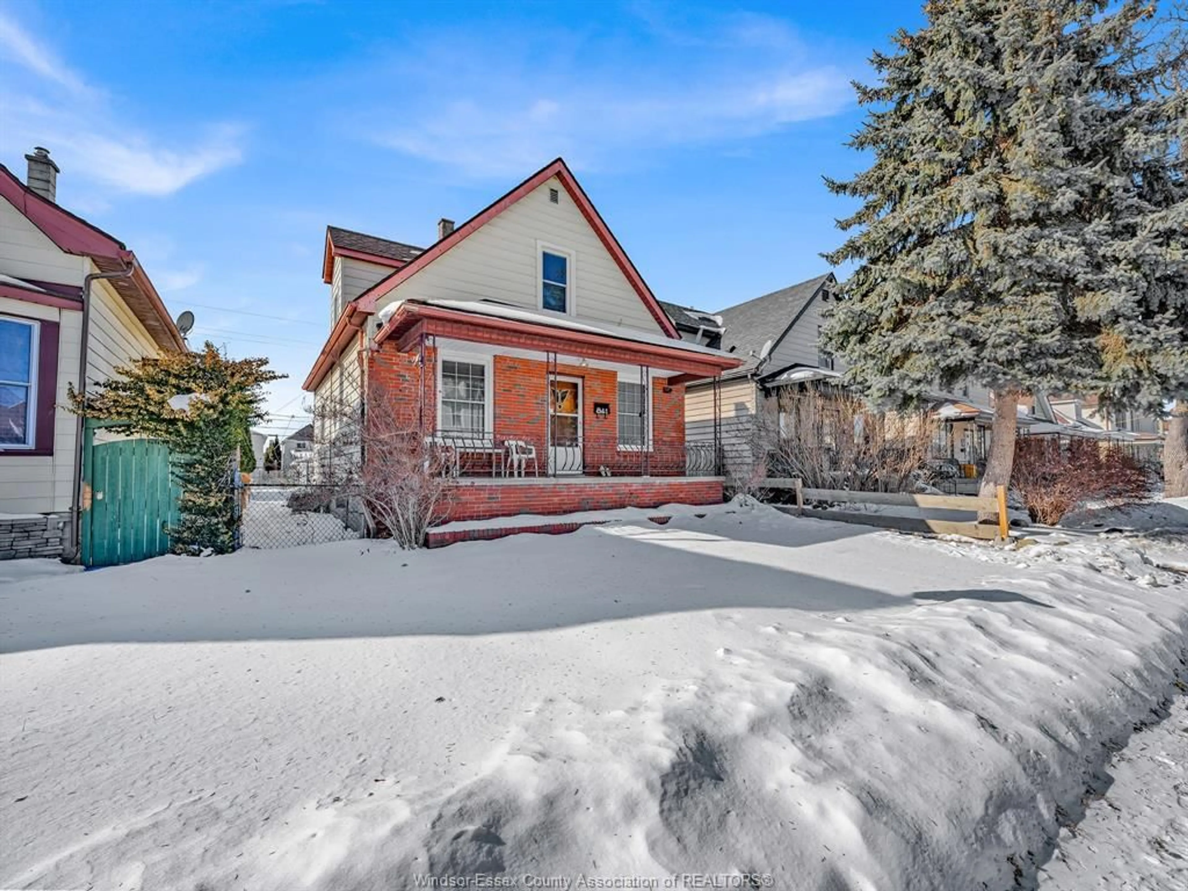 A pic from outside/outdoor area/front of a property/back of a property/a pic from drone, street for 841 PIERRE Ave, Windsor Ontario N9A 2K6