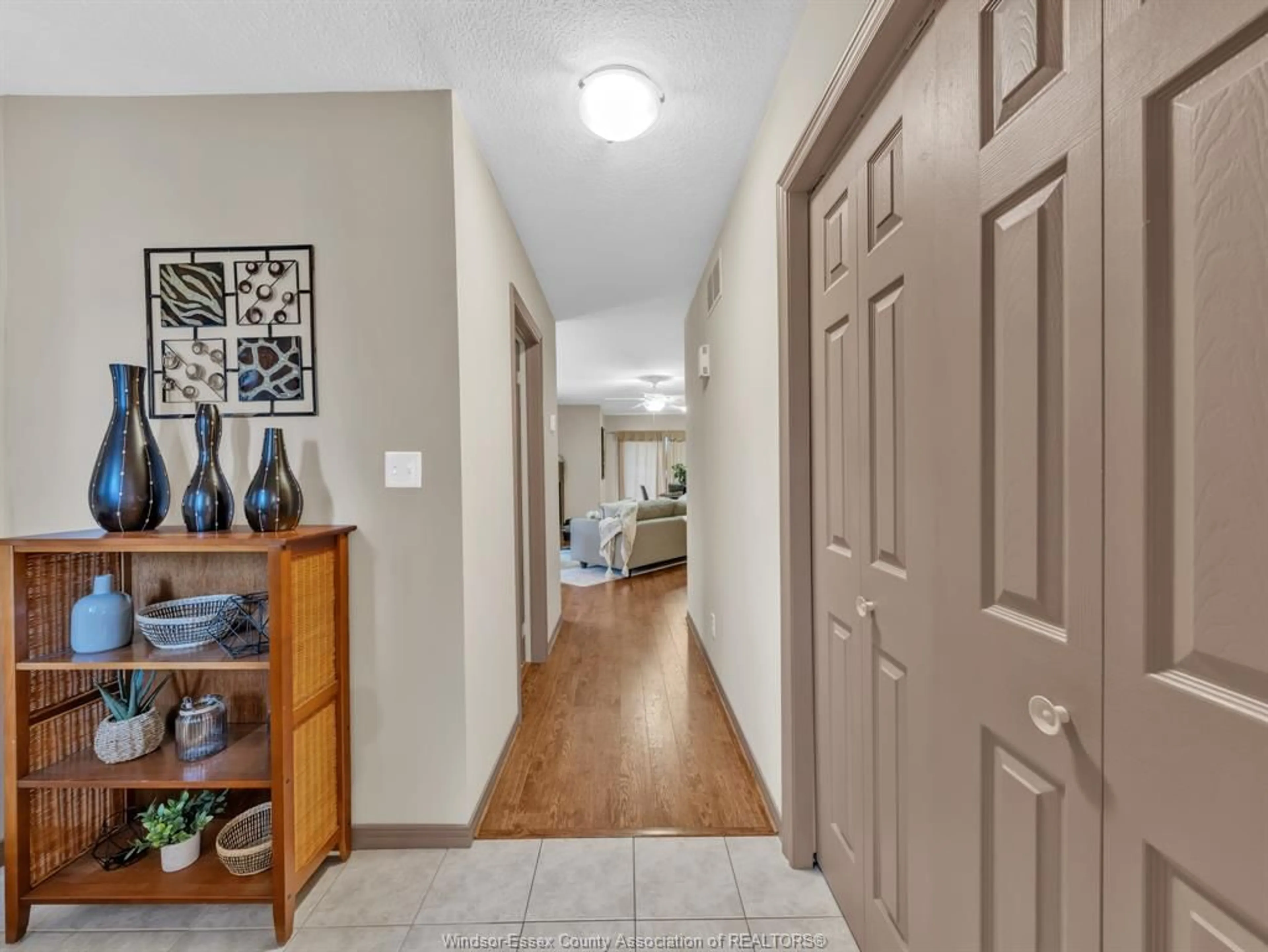 Indoor entryway for 348 RIDGEVIEW PLACE N, Amherstburg Ontario N9V 3Y6