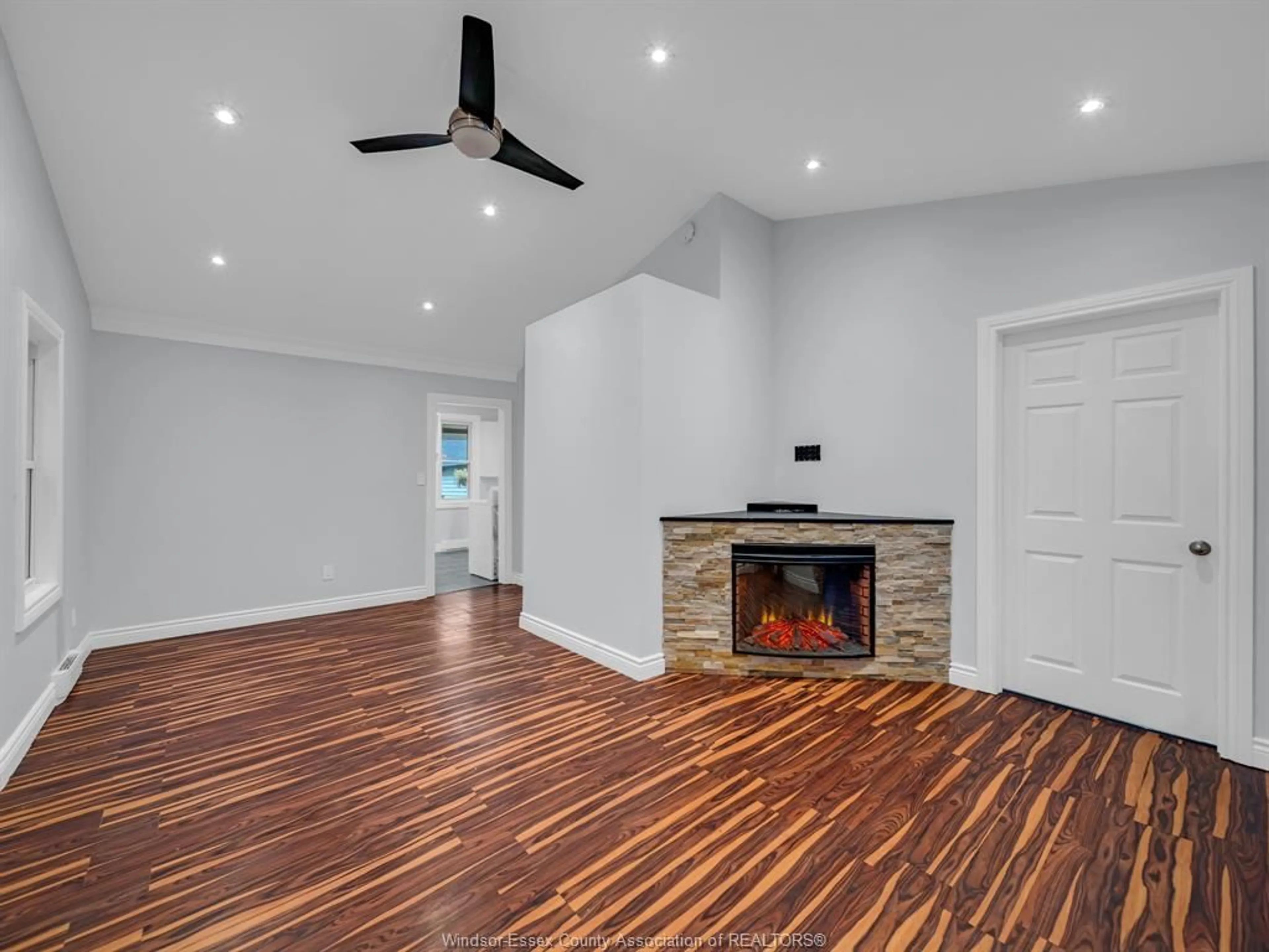 Unknown for 674 Eugenie St, Windsor Ontario N8X 3Y4