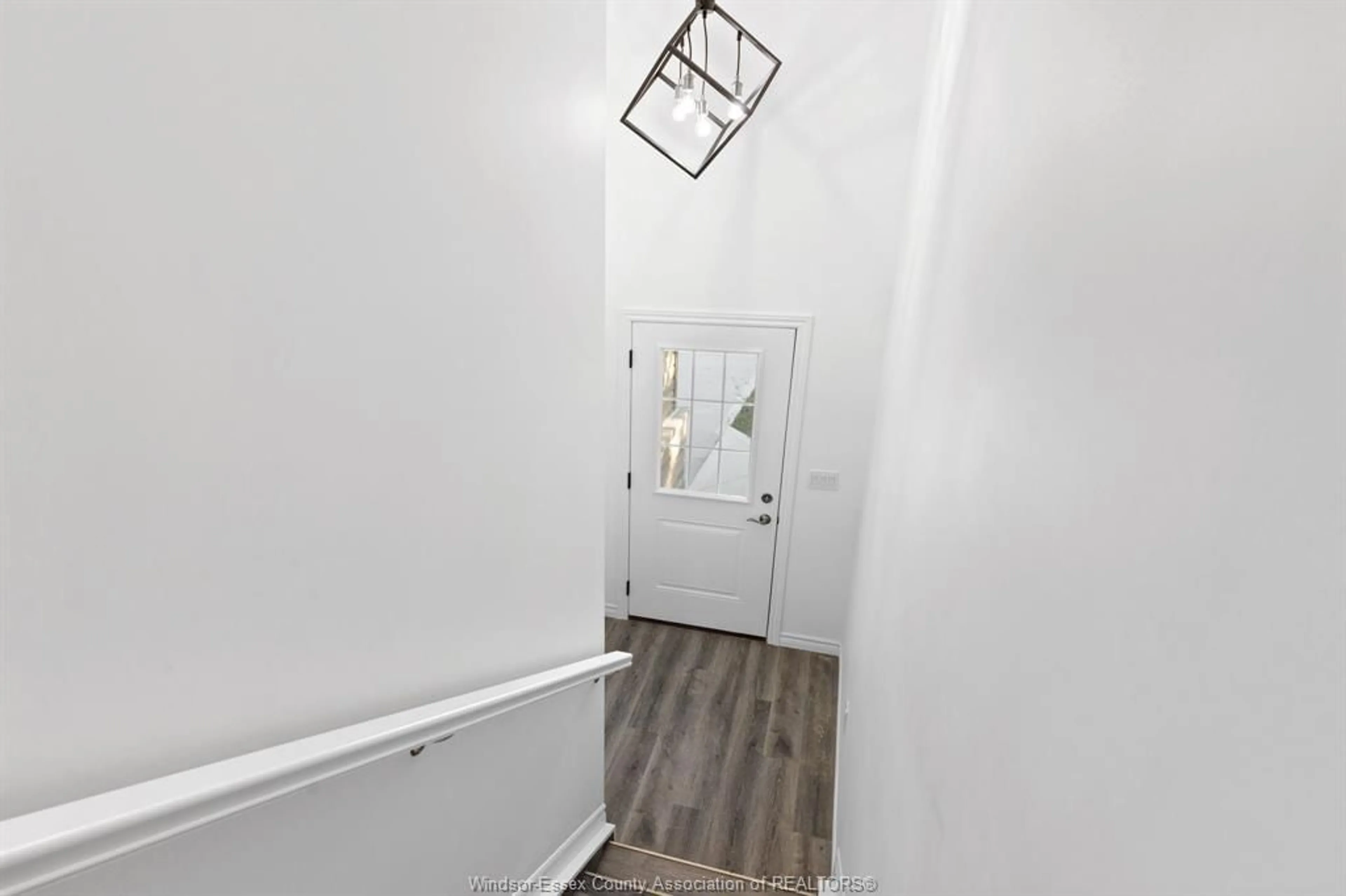 Indoor entryway for 98 ERIE St, Ridgetown Ontario N0P 2C0