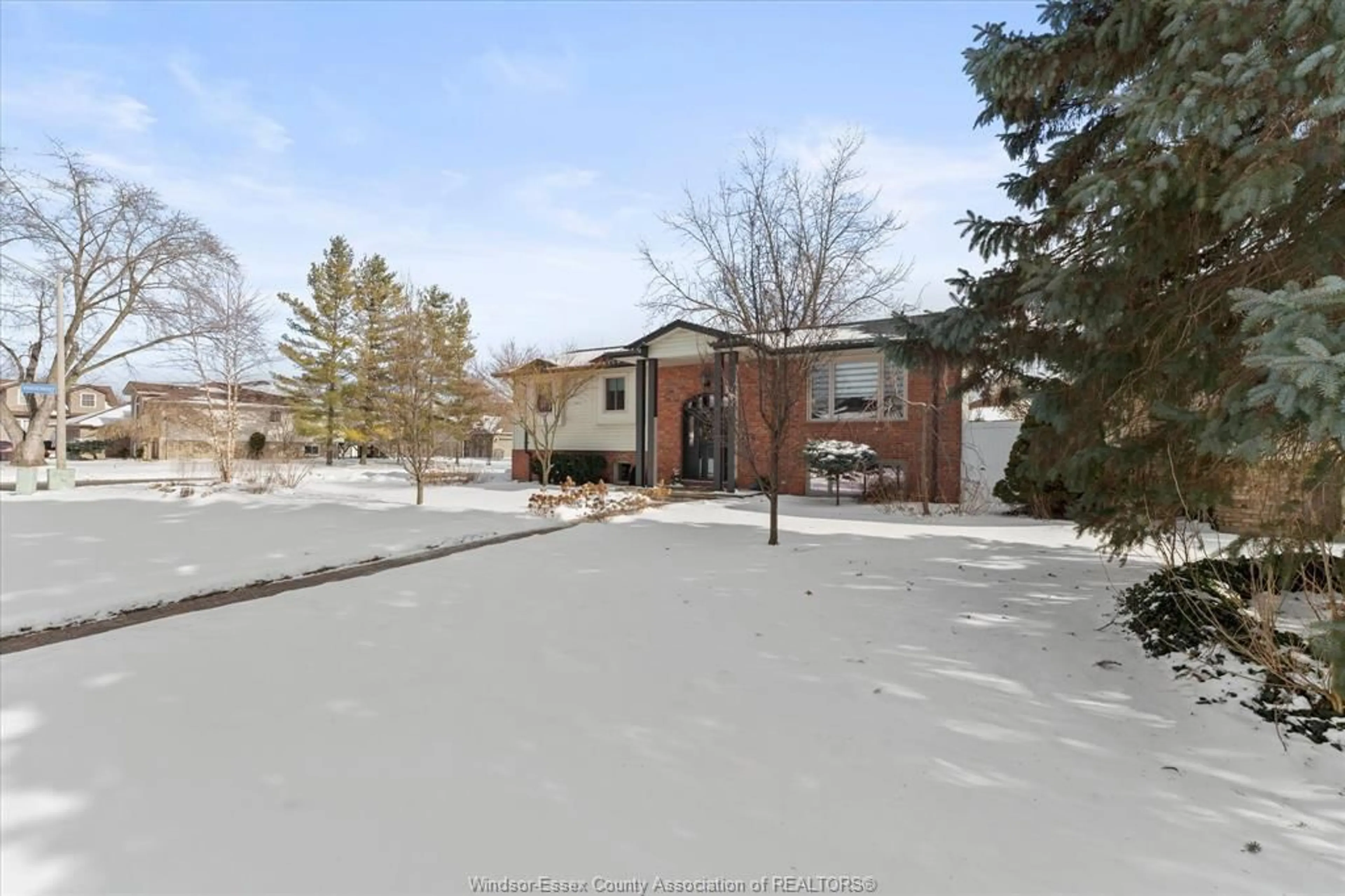 Unknown for 405 STATE St, LaSalle Ontario N9J 3G1