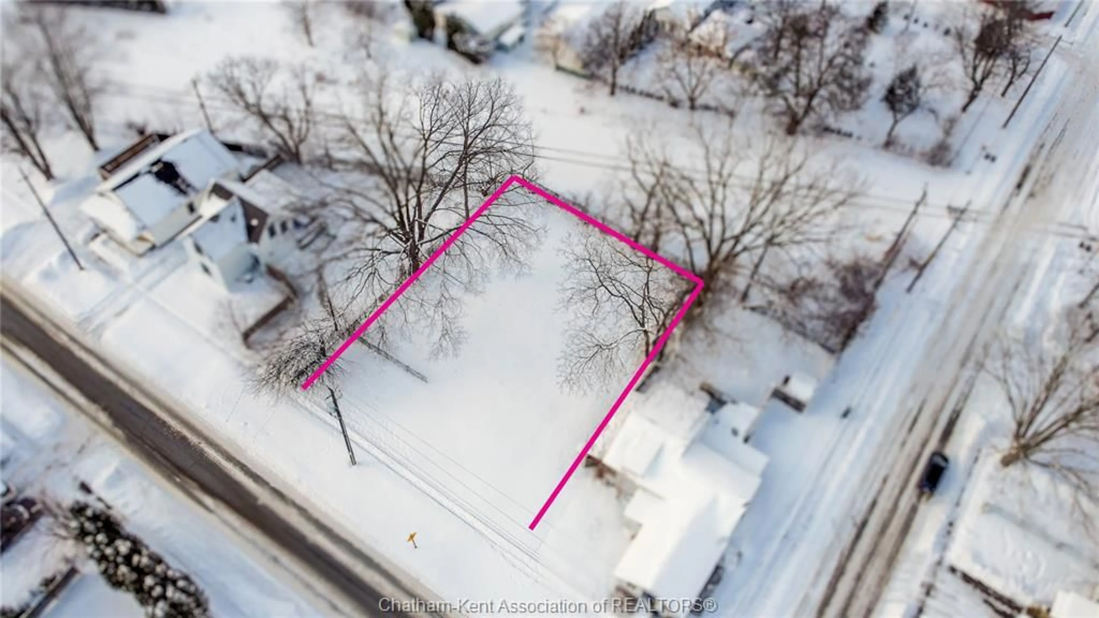 A pic from outside/outdoor area/front of a property/back of a property/a pic from drone, street for 175 Colborne St, Chatham Ontario N7M 3L8
