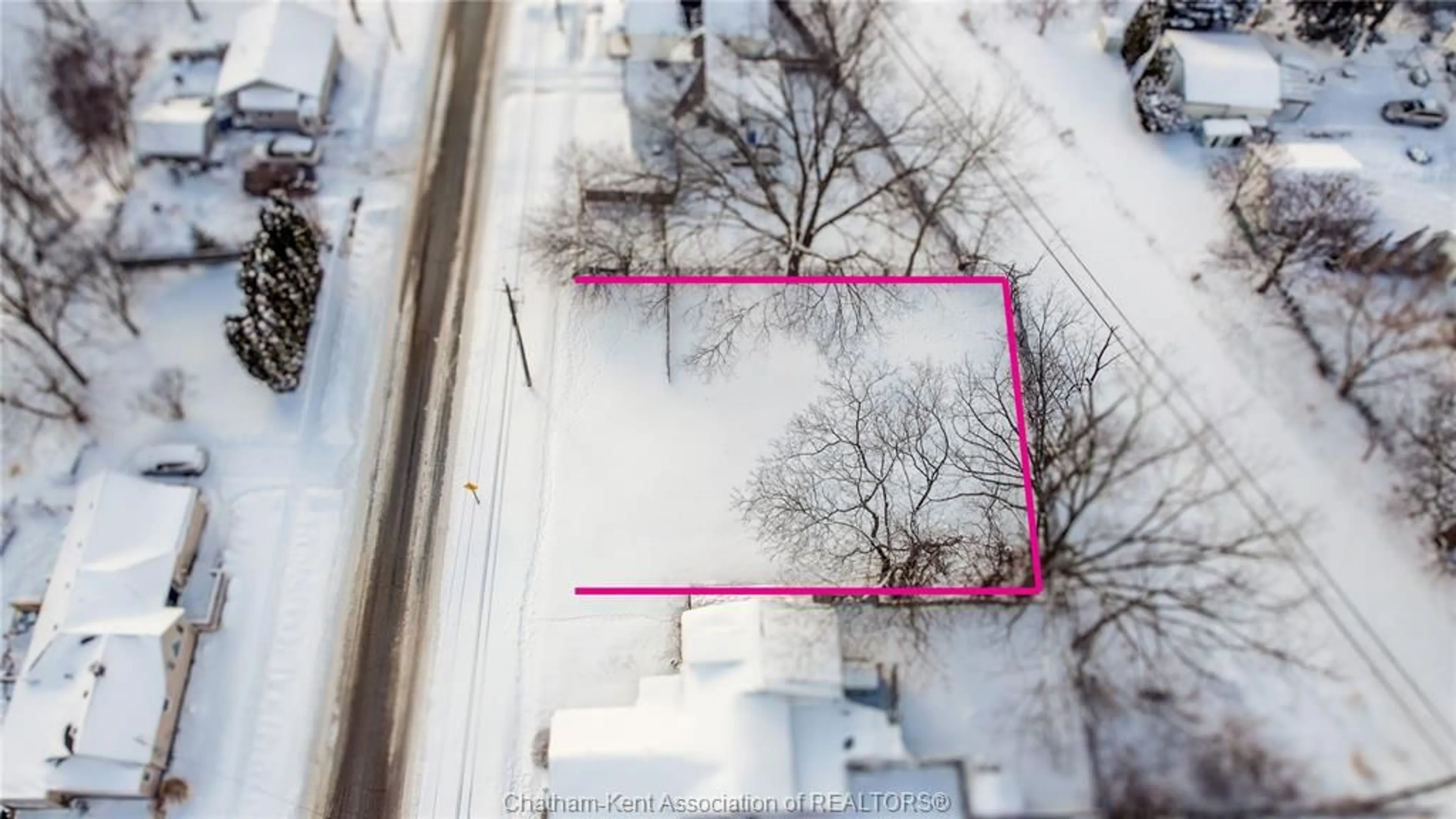 A pic from outside/outdoor area/front of a property/back of a property/a pic from drone, street for 175 Colborne St, Chatham Ontario N7M 3L8
