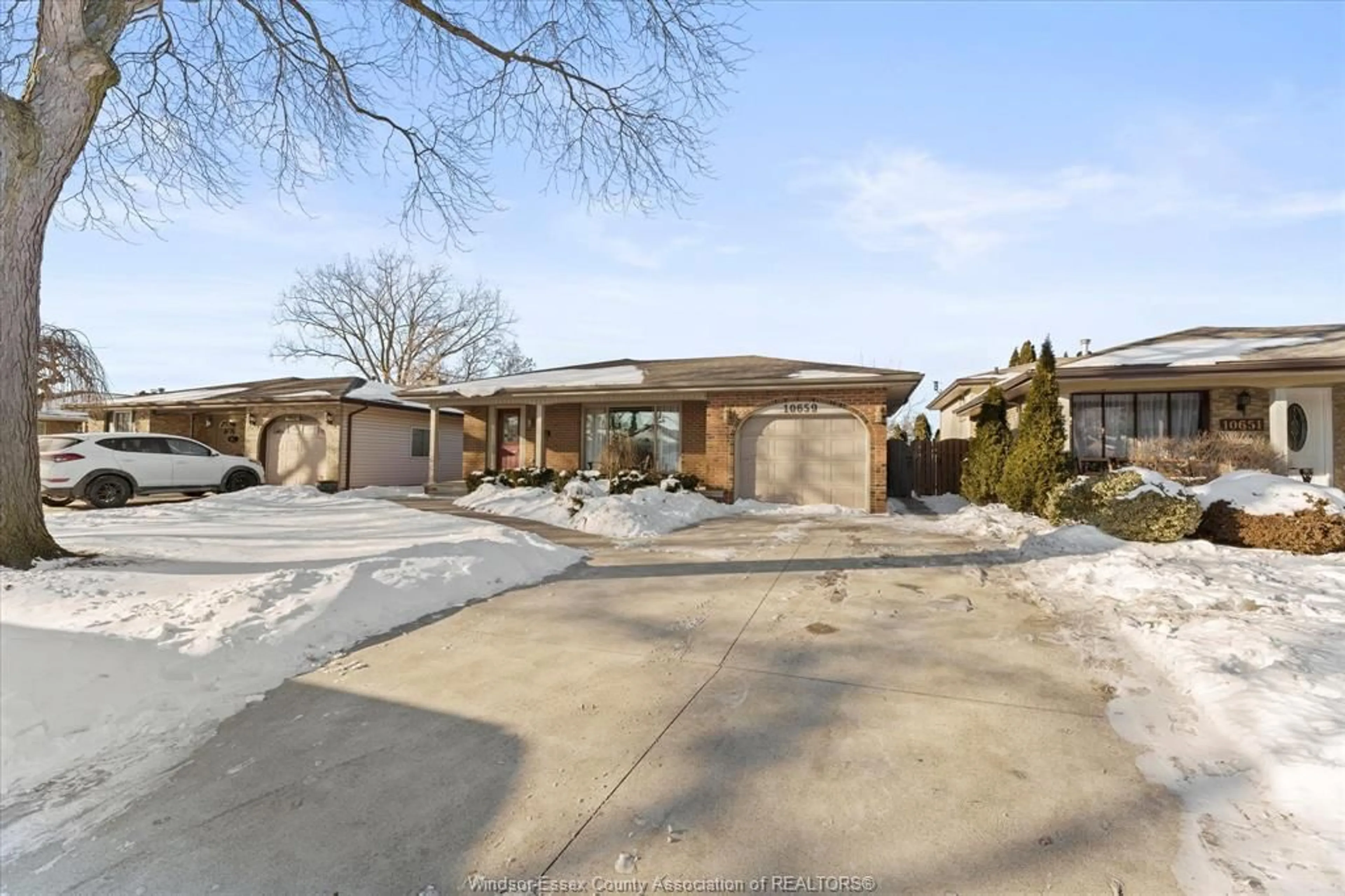 Unknown for 10659 Keating Cres, Windsor Ontario N8R 1T6