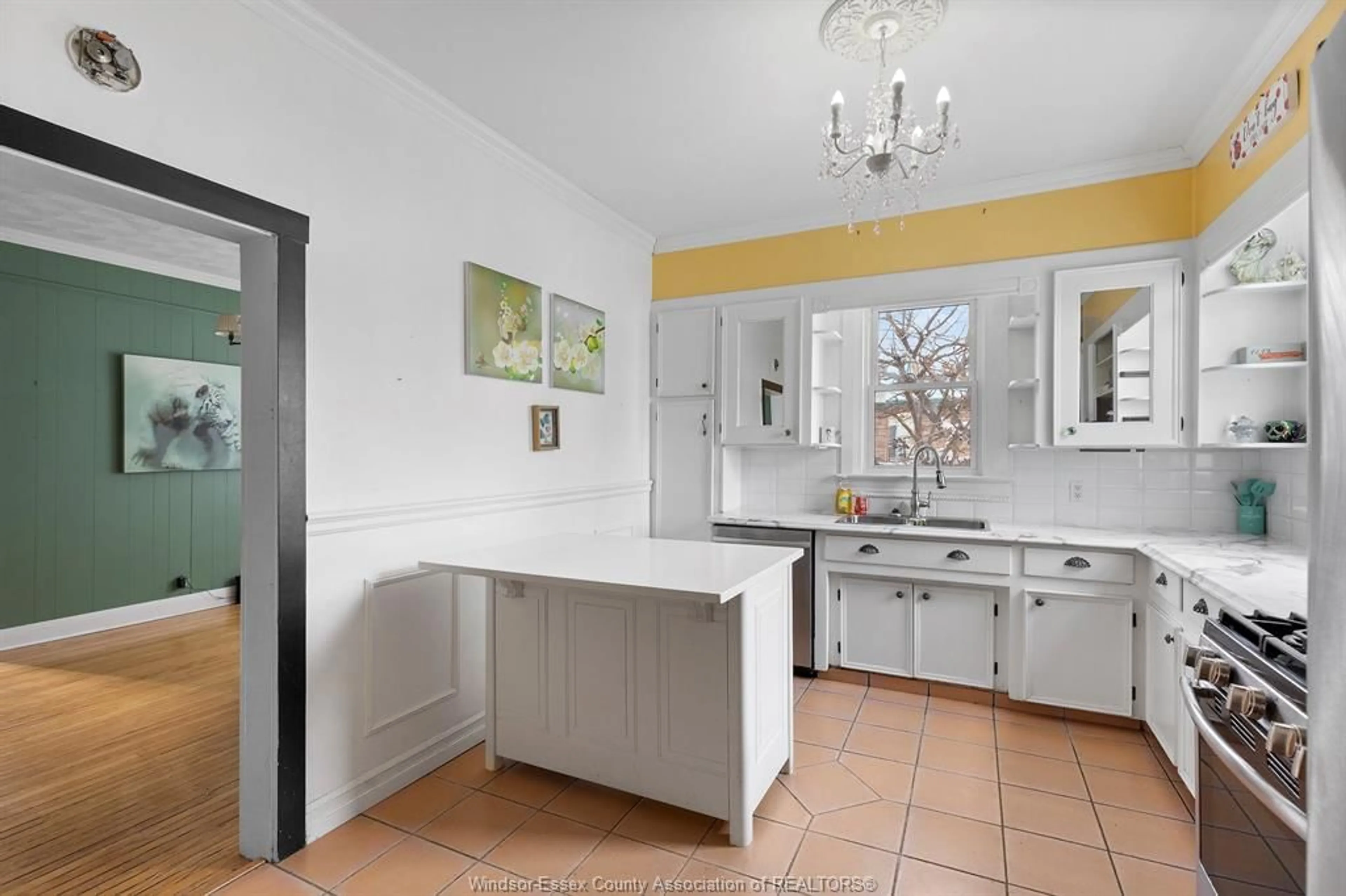 Standard kitchen, ceramic/tile floor for 1232 JANETTE, Windsor Ontario N8X 1Y6