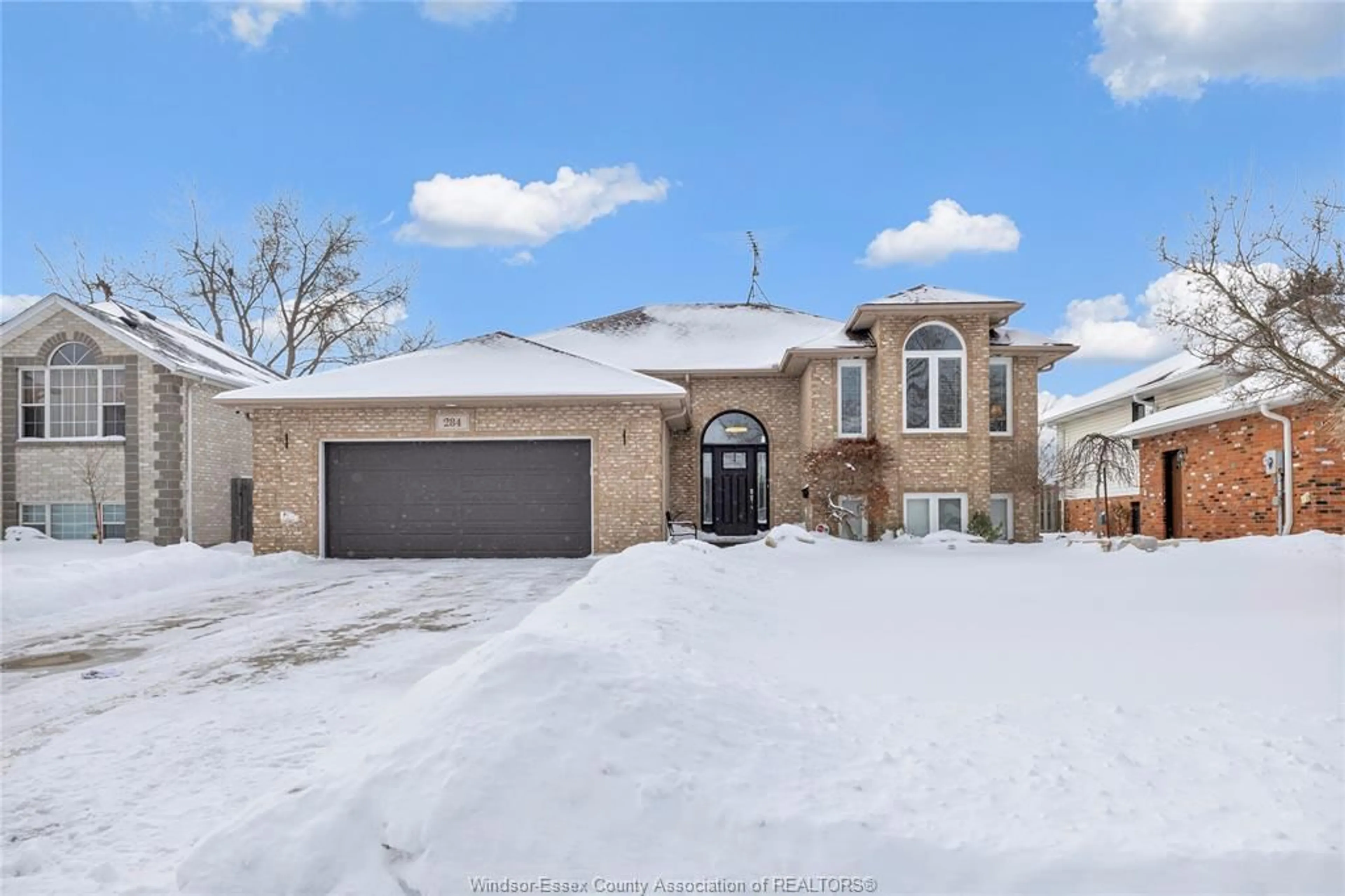 Home with brick exterior material, street for 284 Sunnyside, LaSalle Ontario N9J 3J3