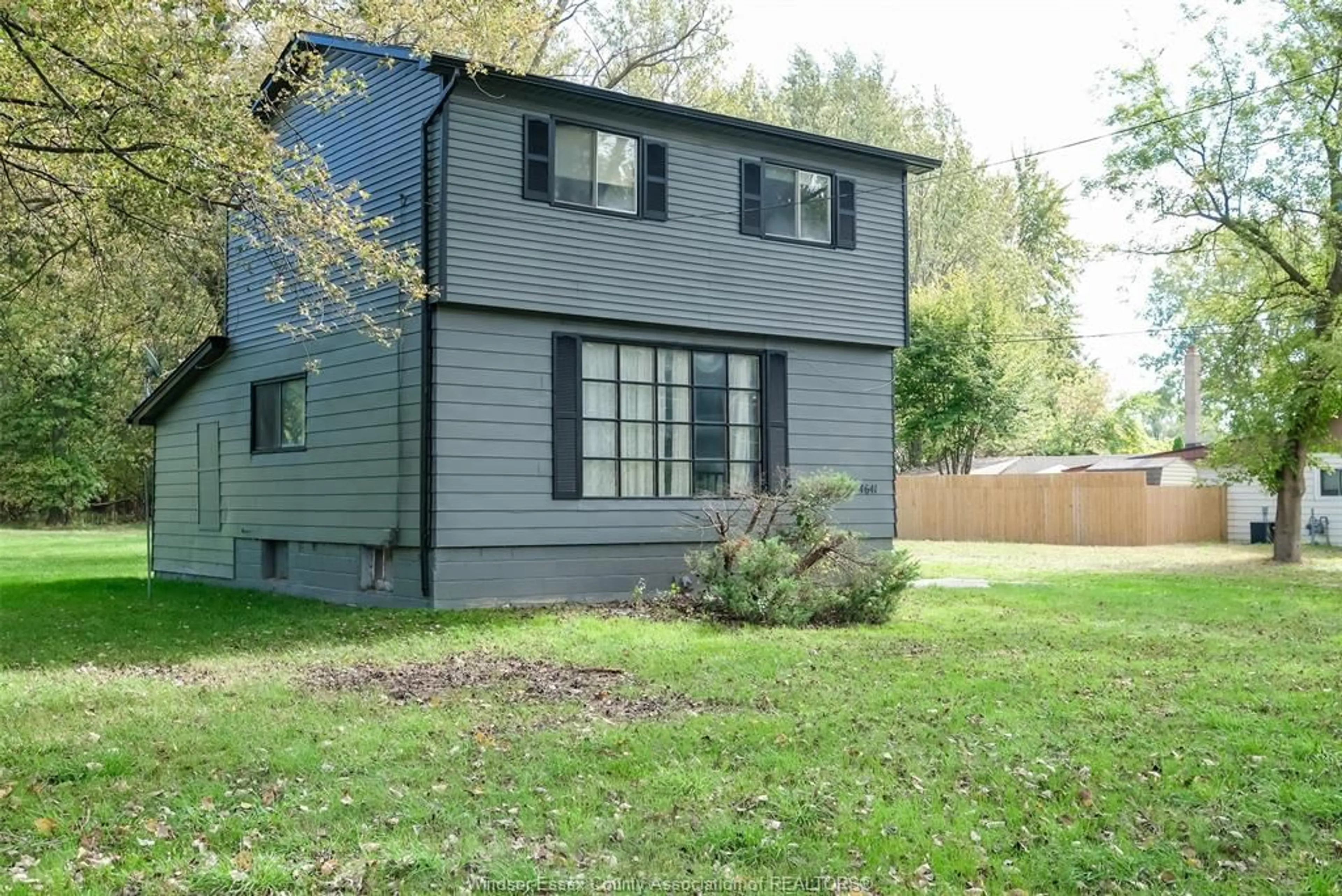 Home with vinyl exterior material, street for 4641 MALDEN Rd, Windsor Ontario N9E 3T4