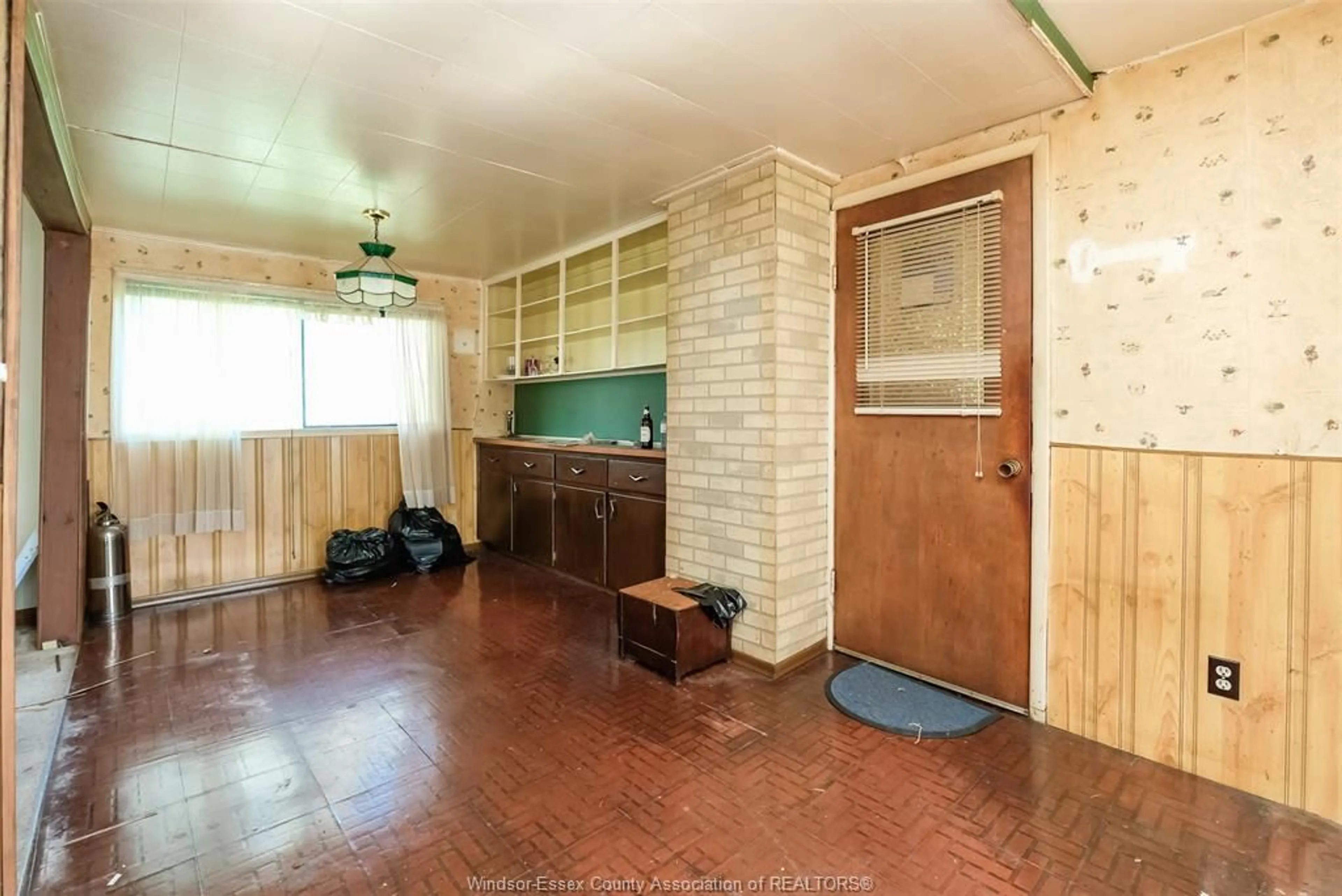 Unknown for 4641 MALDEN Rd, Windsor Ontario N9E 3T4