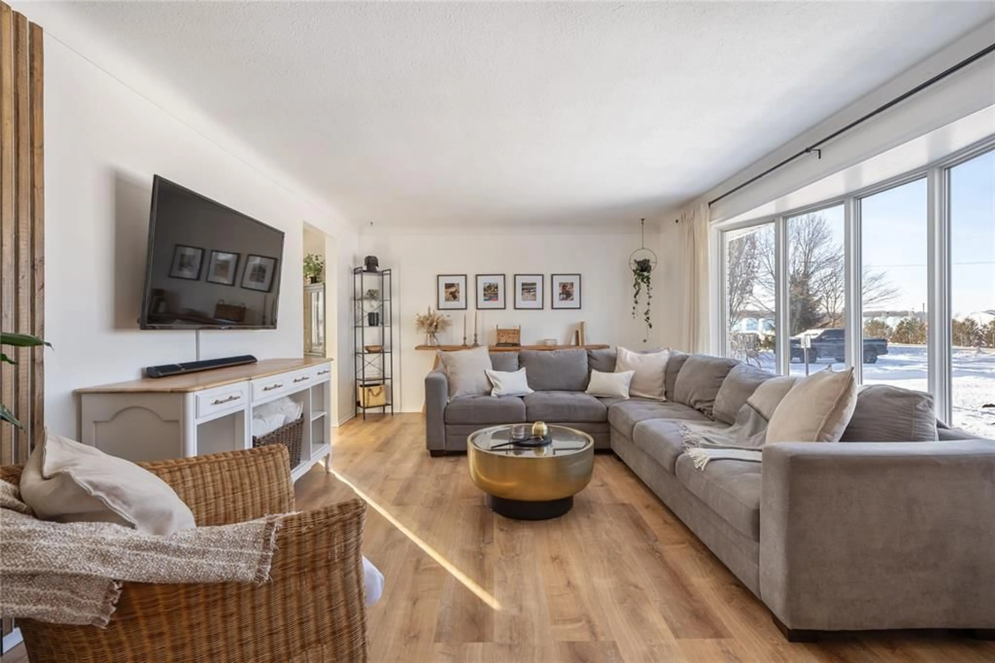 Living room with furniture, wood/laminate floor for 5328 MANDAUMIN Rd, Plympton-Wyoming Ontario N7T 7H3