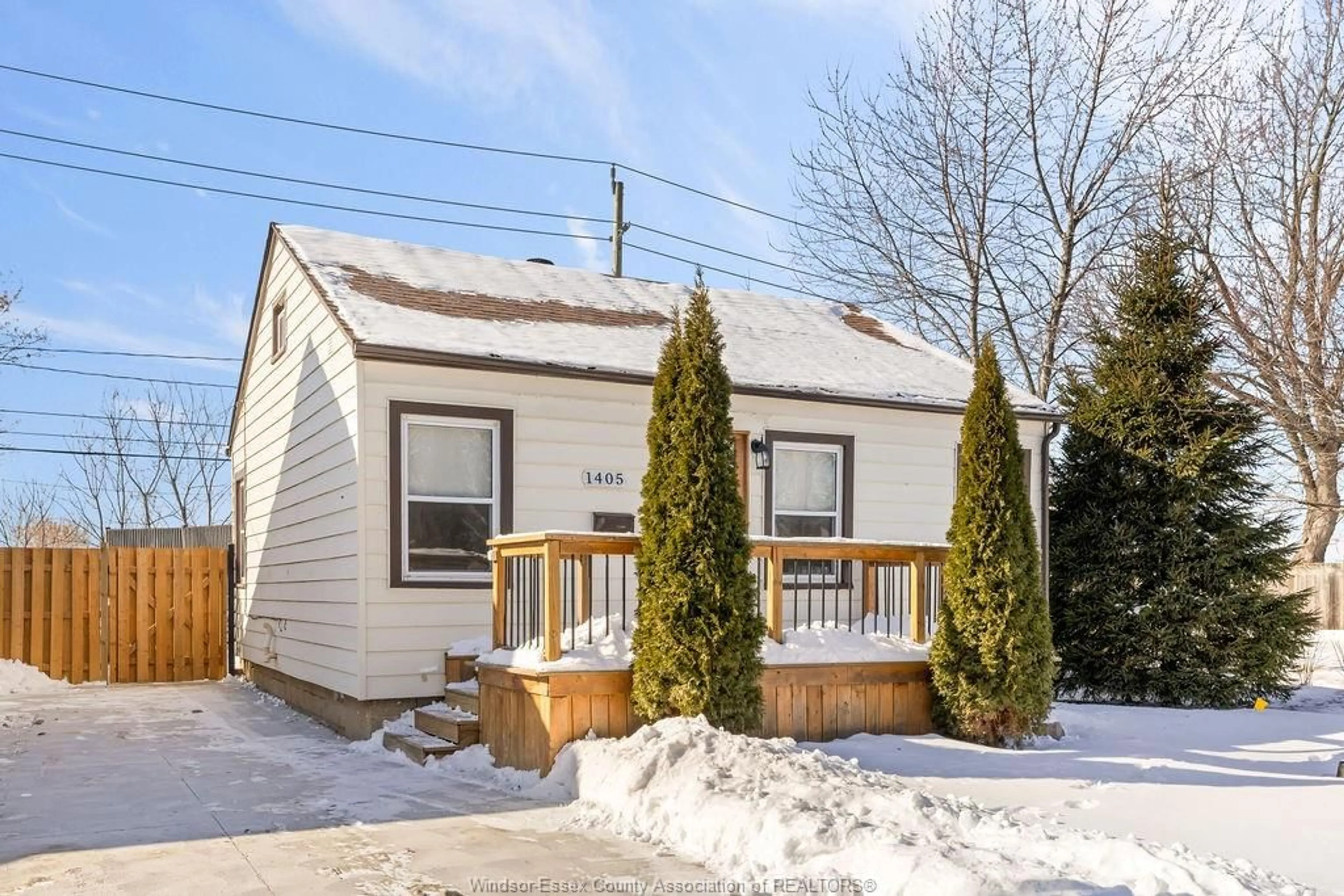 Home with vinyl exterior material, street for 1405 CENTRAL, Windsor Ontario N8Y 3V6