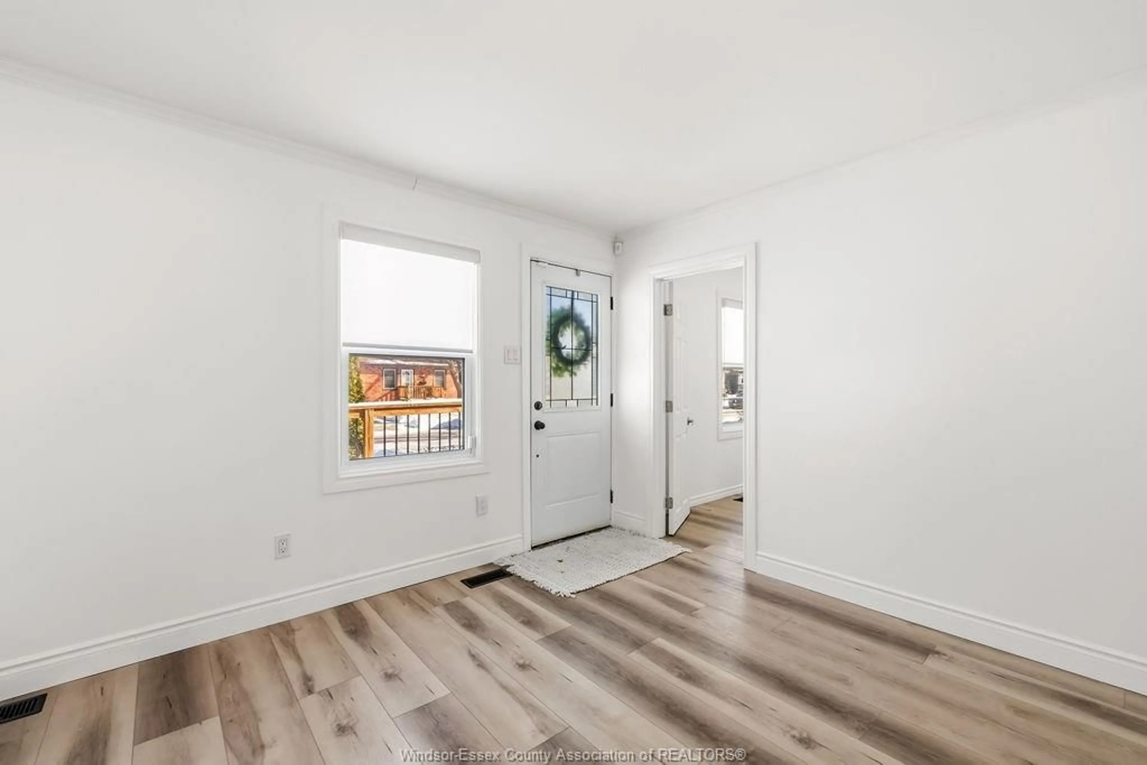 Indoor entryway for 1405 CENTRAL, Windsor Ontario N8Y 3V6