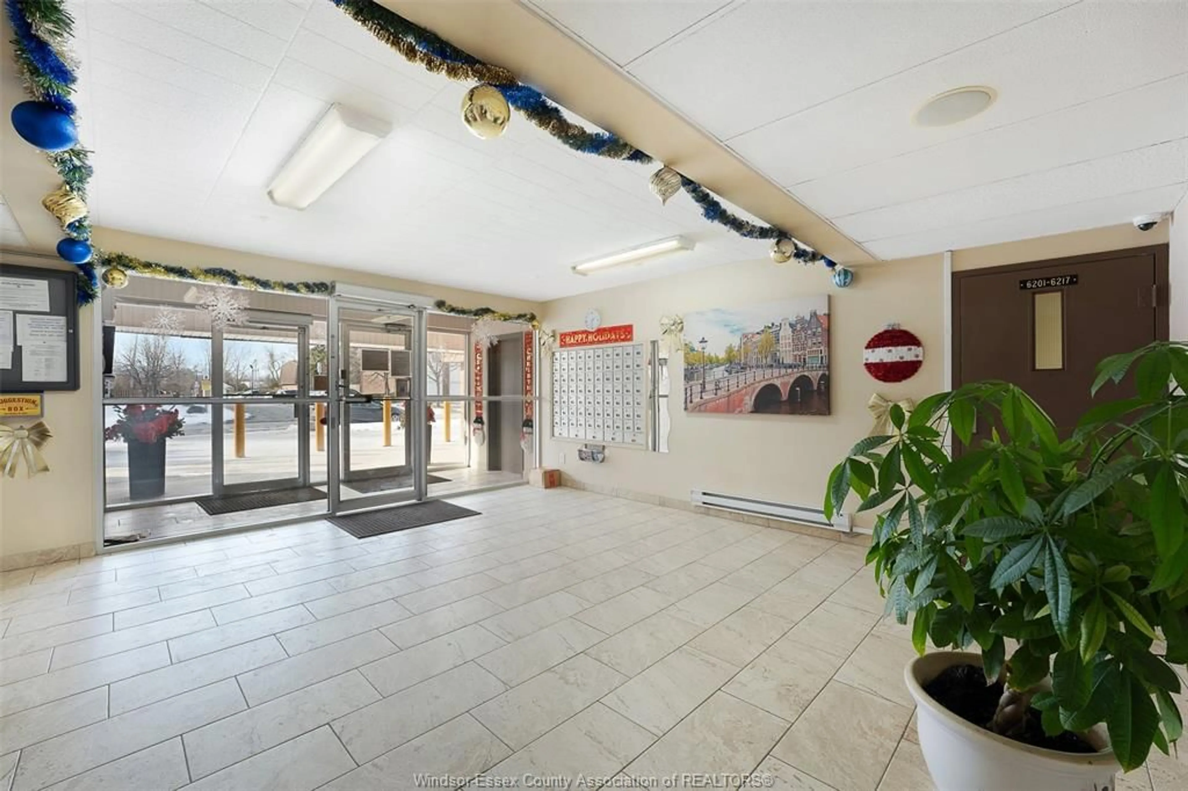 Indoor foyer for 6255 THORNBERRY Cres #272, Windsor Ontario N8T 3A5