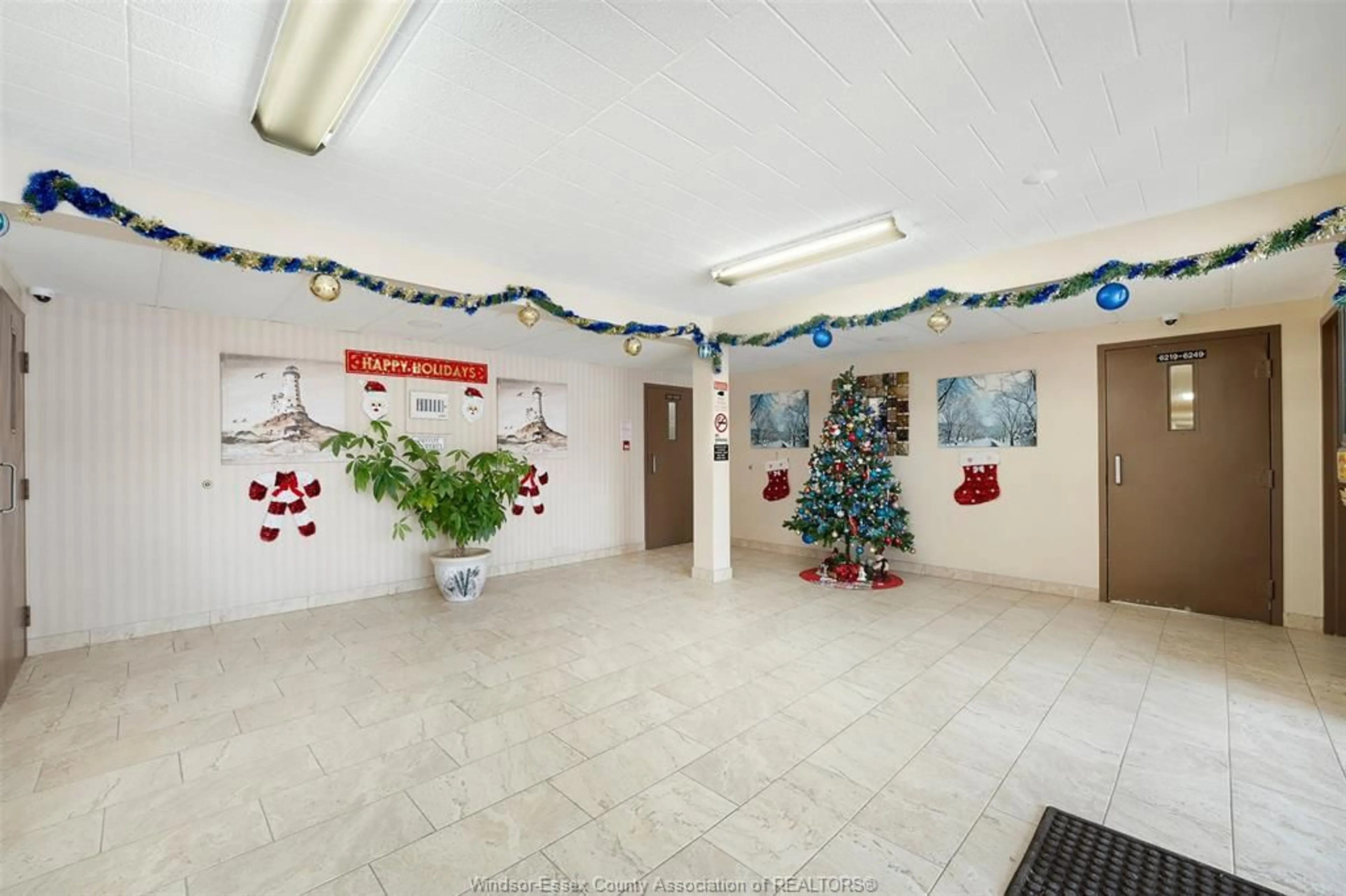 Indoor foyer for 6255 THORNBERRY Cres #272, Windsor Ontario N8T 3A5