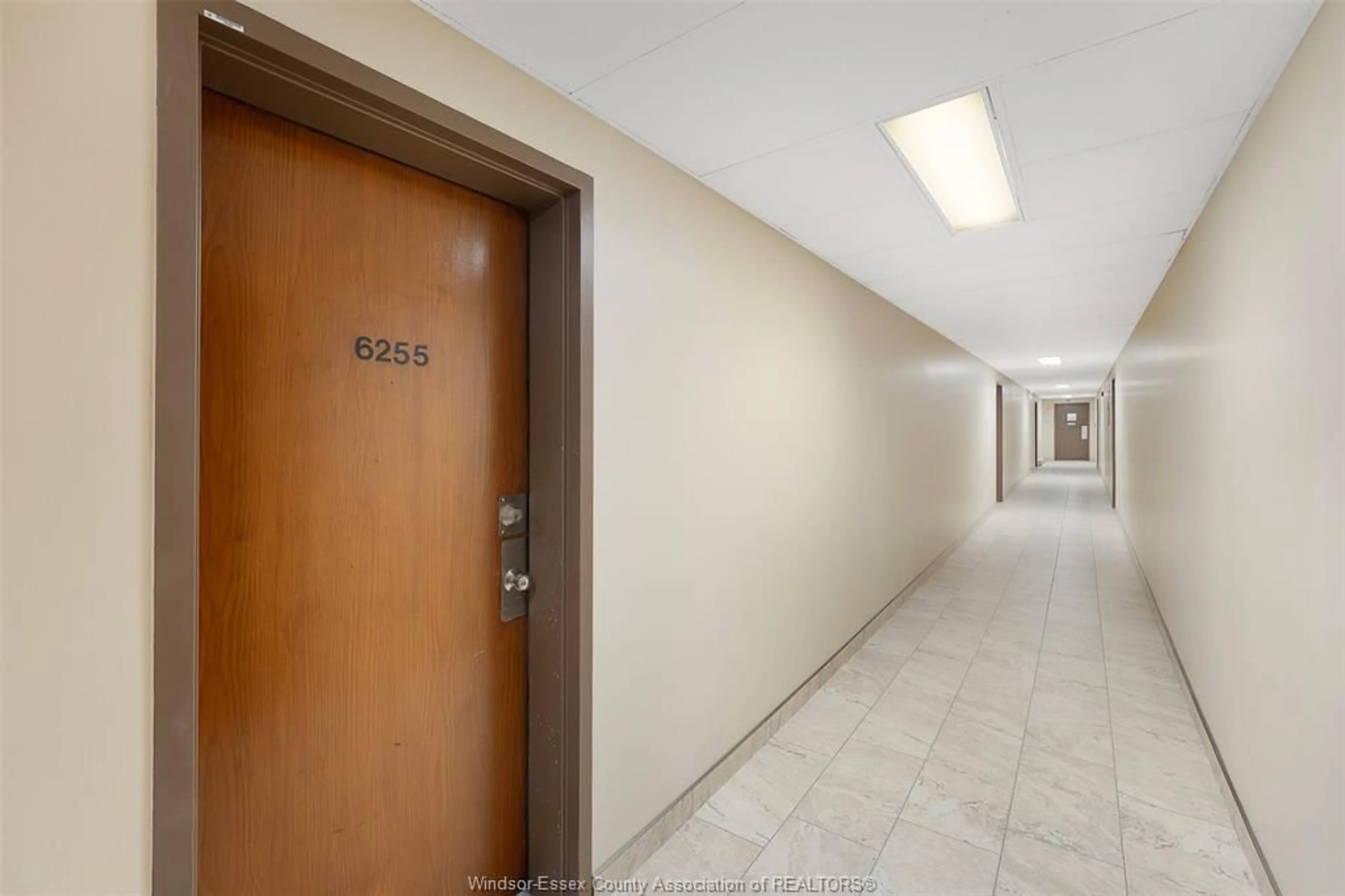 Indoor foyer for 6255 THORNBERRY Cres #272, Windsor Ontario N8T 3A5