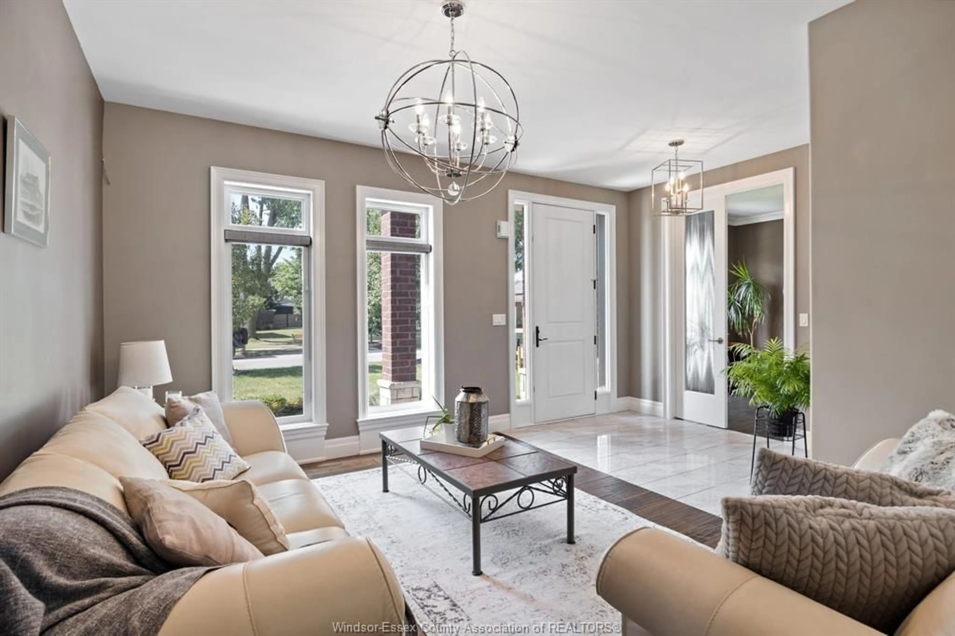 Indoor entryway for 225 ELSWORTH, LaSalle Ontario N9J 0C6