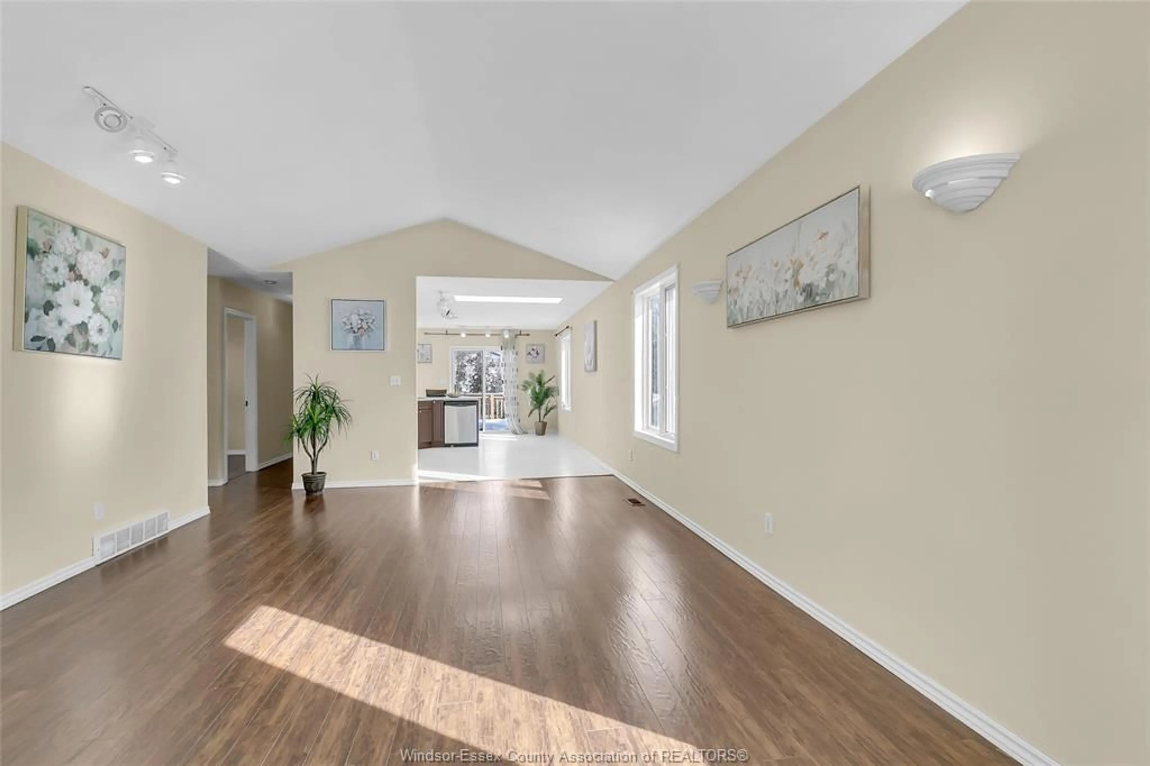 Unknown for 3962 WOODWARD Blvd, Windsor Ontario N8W 2Z4