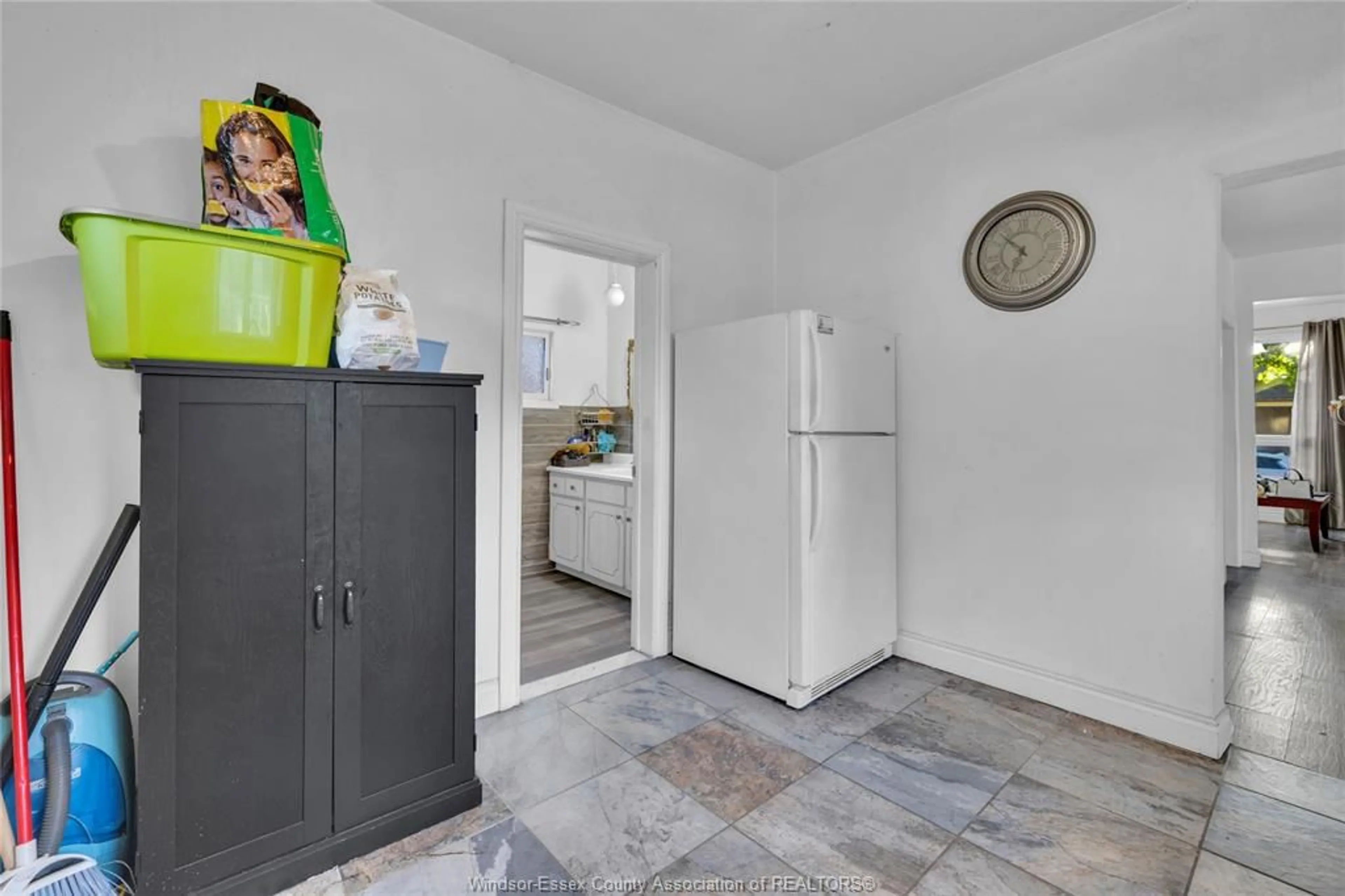 Unknown for 304 LANGLOIS Ave, Windsor Ontario N9A 2G1