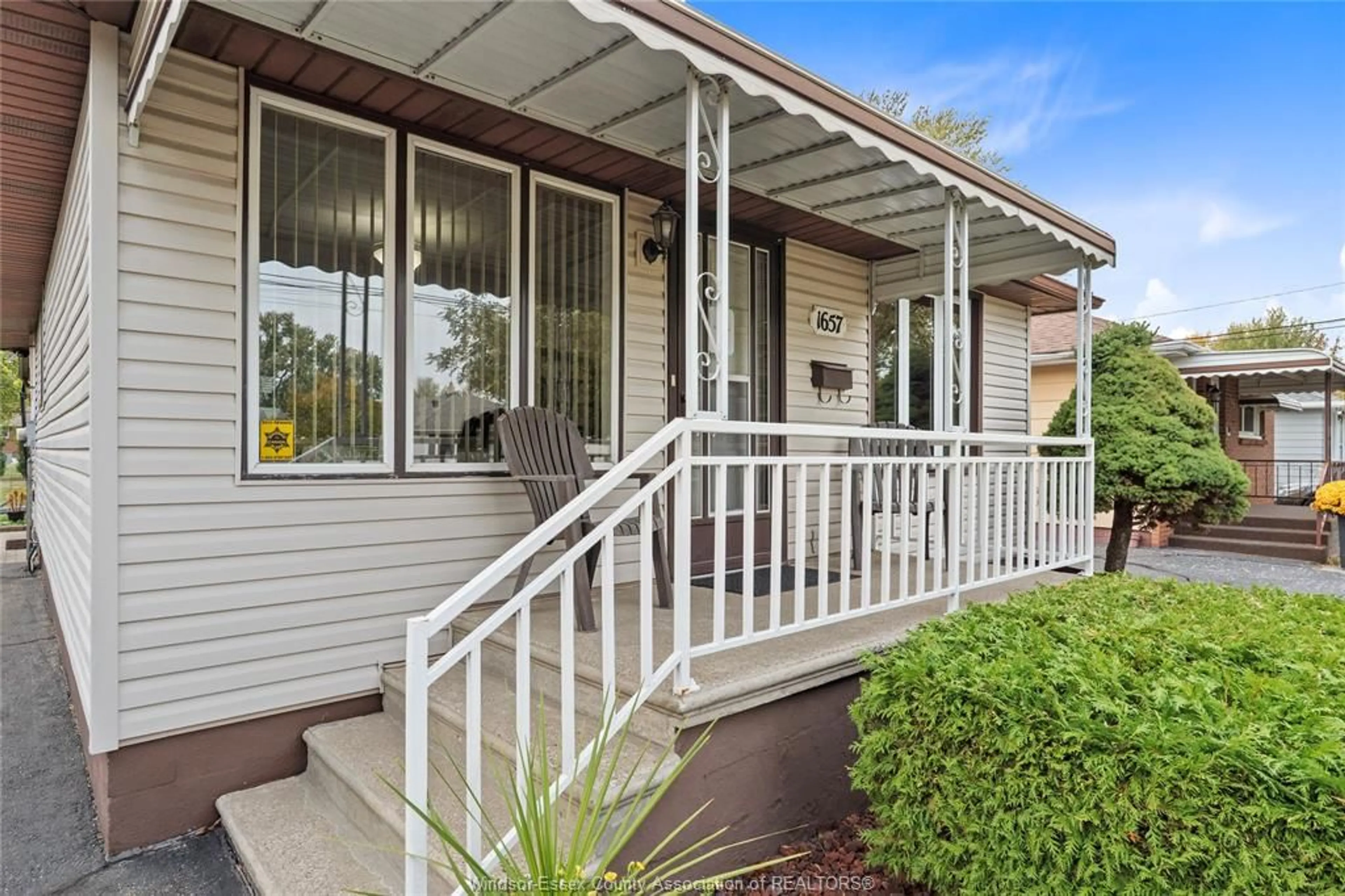 Home with vinyl exterior material, street for 1657 GLENDALE, Windsor Ontario N8T 2N1