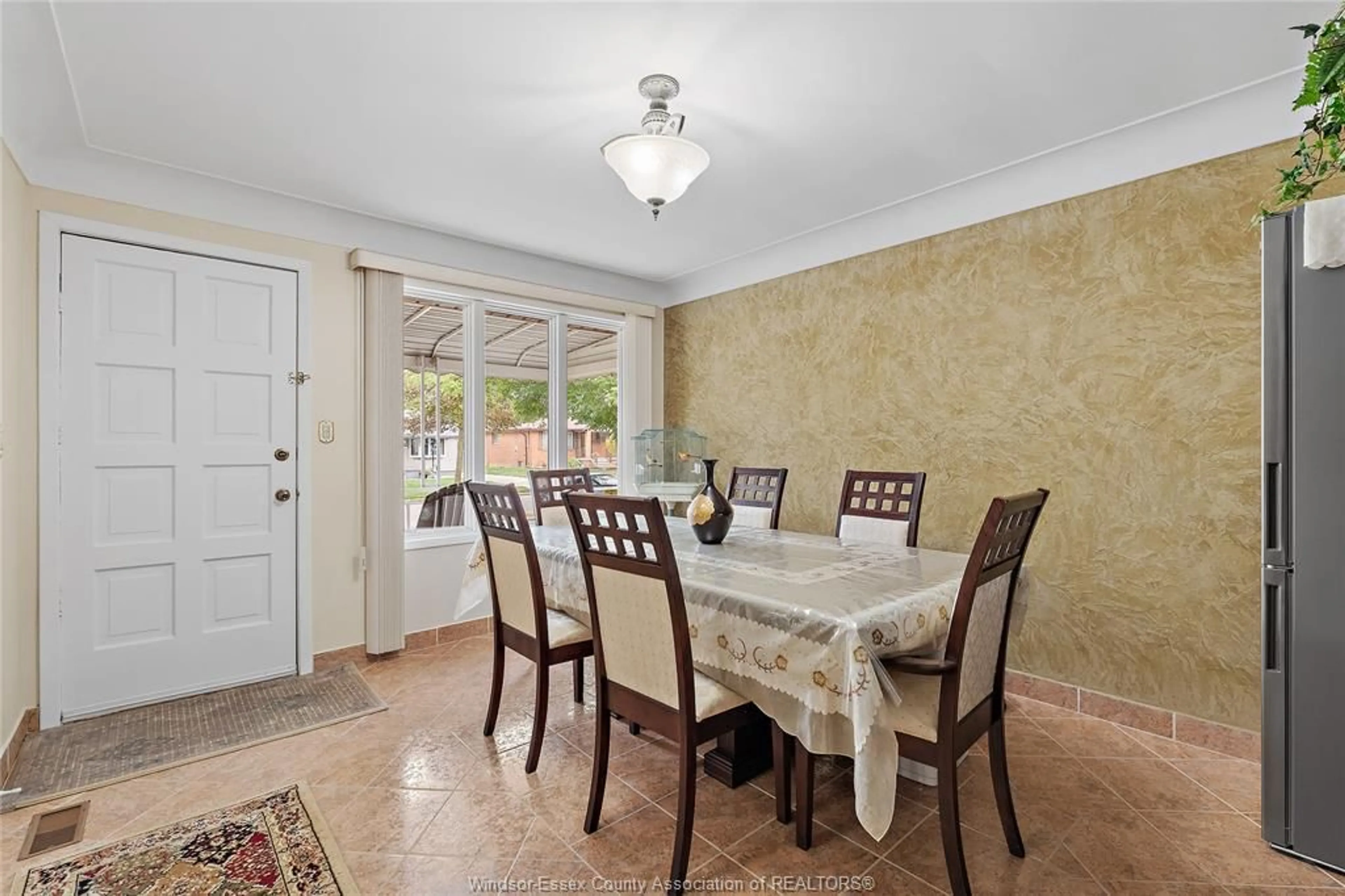 Dining room, ceramic/tile floor for 1657 GLENDALE, Windsor Ontario N8T 2N1