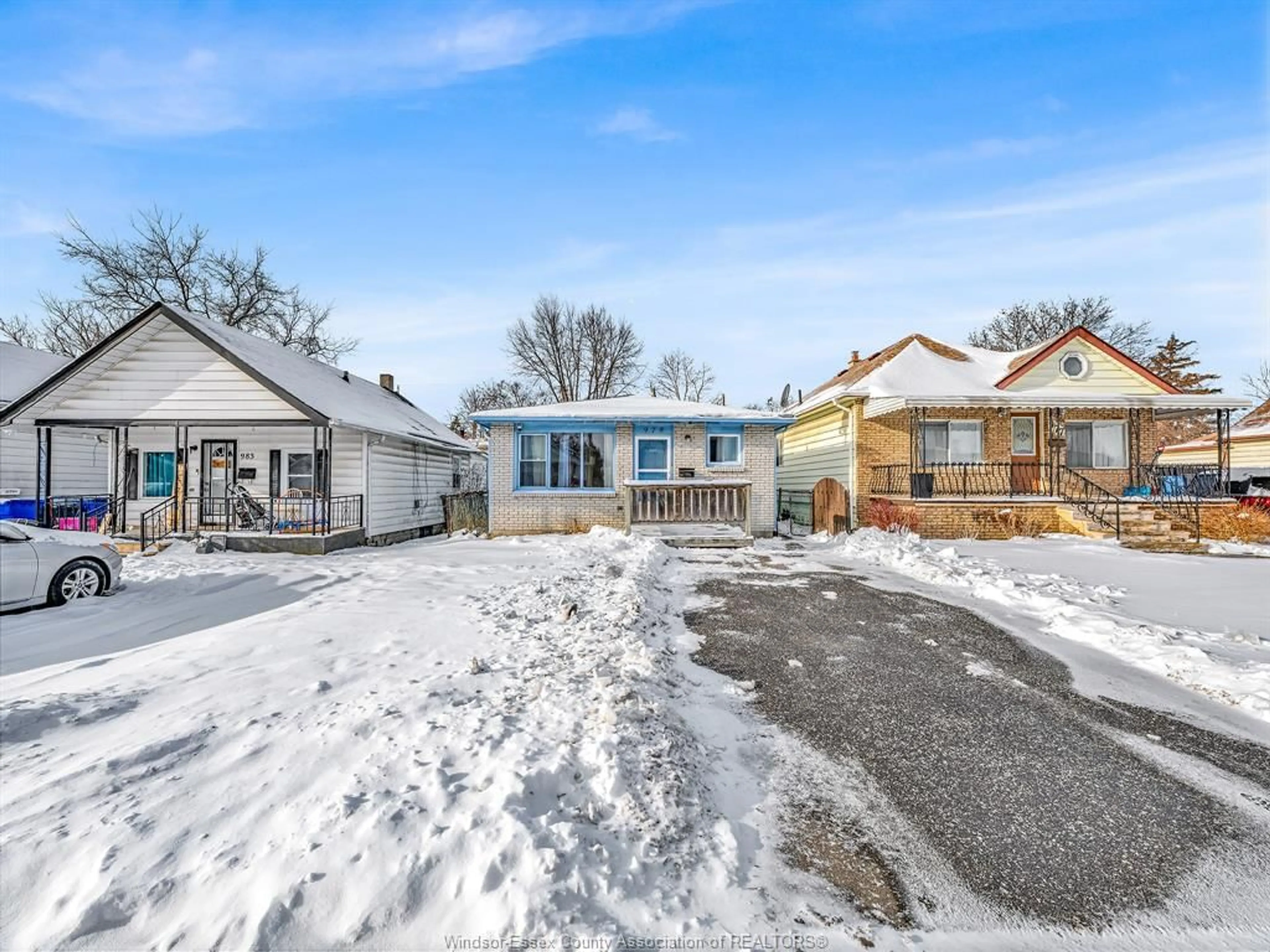 A pic from outside/outdoor area/front of a property/back of a property/a pic from drone, street for 979 MCKAY Ave, Windsor Ontario N9B 2A4