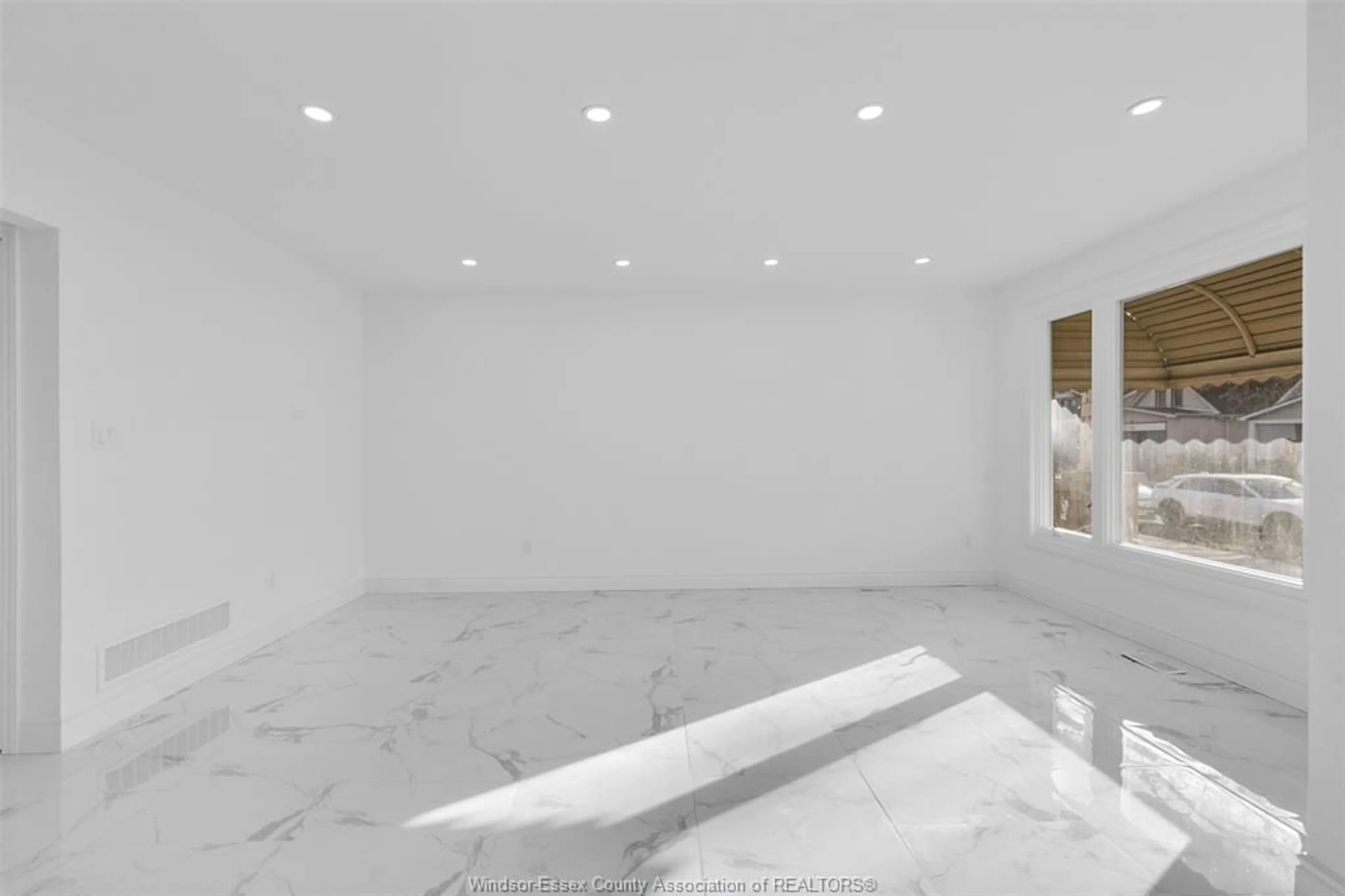 Unknown for 1510 LANGLOIS, Windsor Ontario N8X 4M2