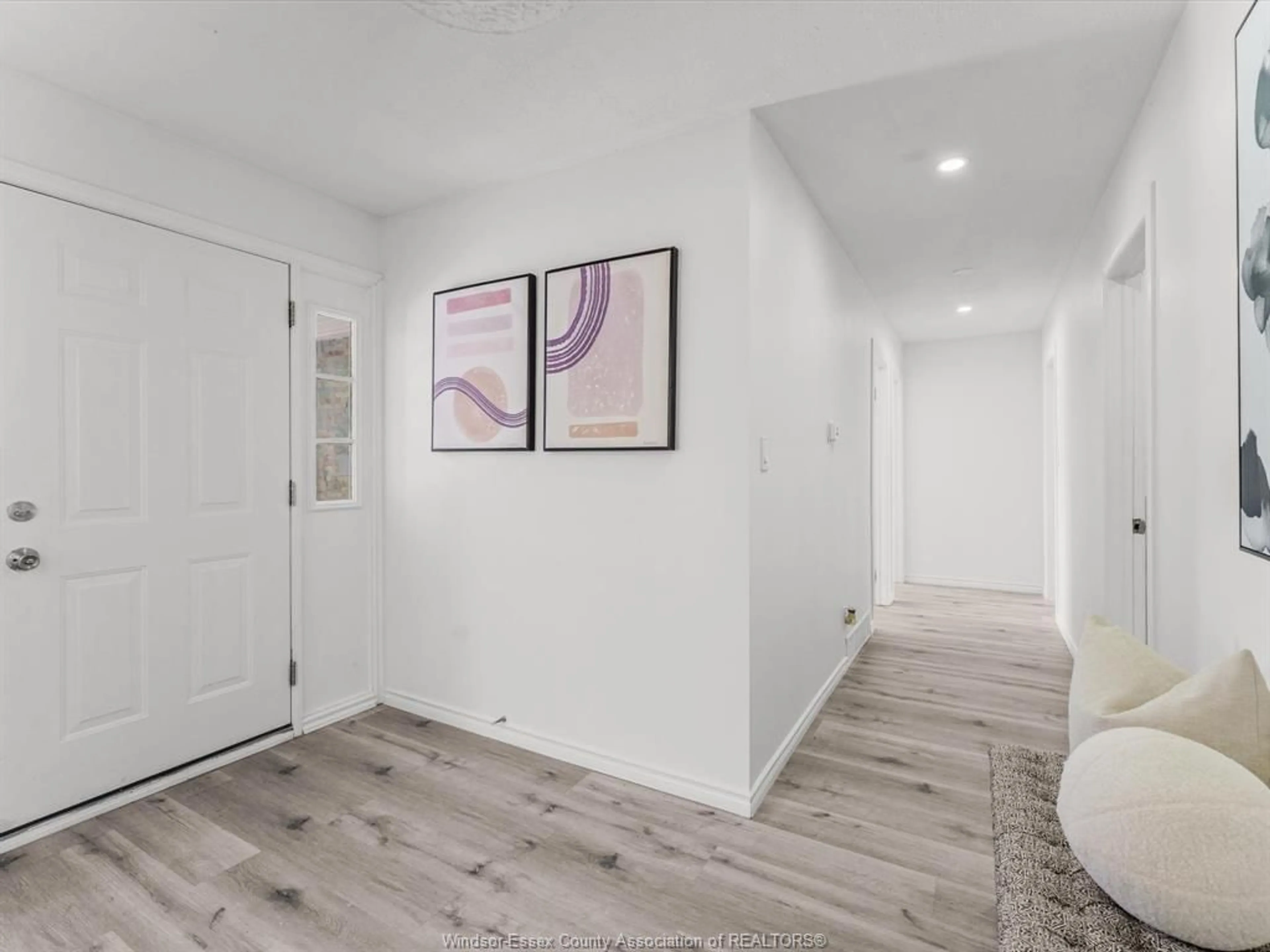 Indoor entryway for 1457 S CAMERON Blvd, Windsor Ontario N9B 3C8