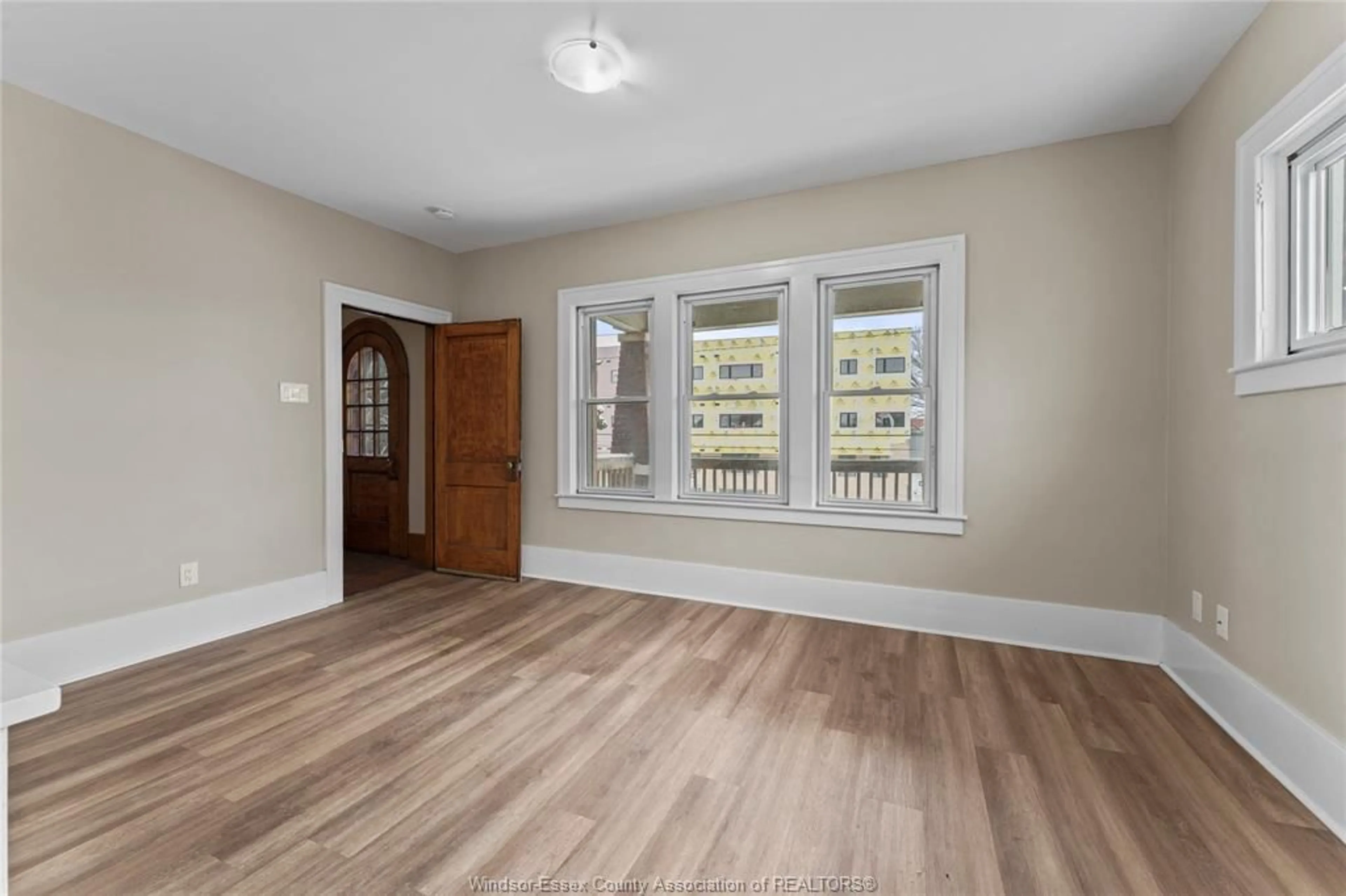 A pic of a room for 252-254 GILES Blvd, Windsor Ontario N9A 4C2