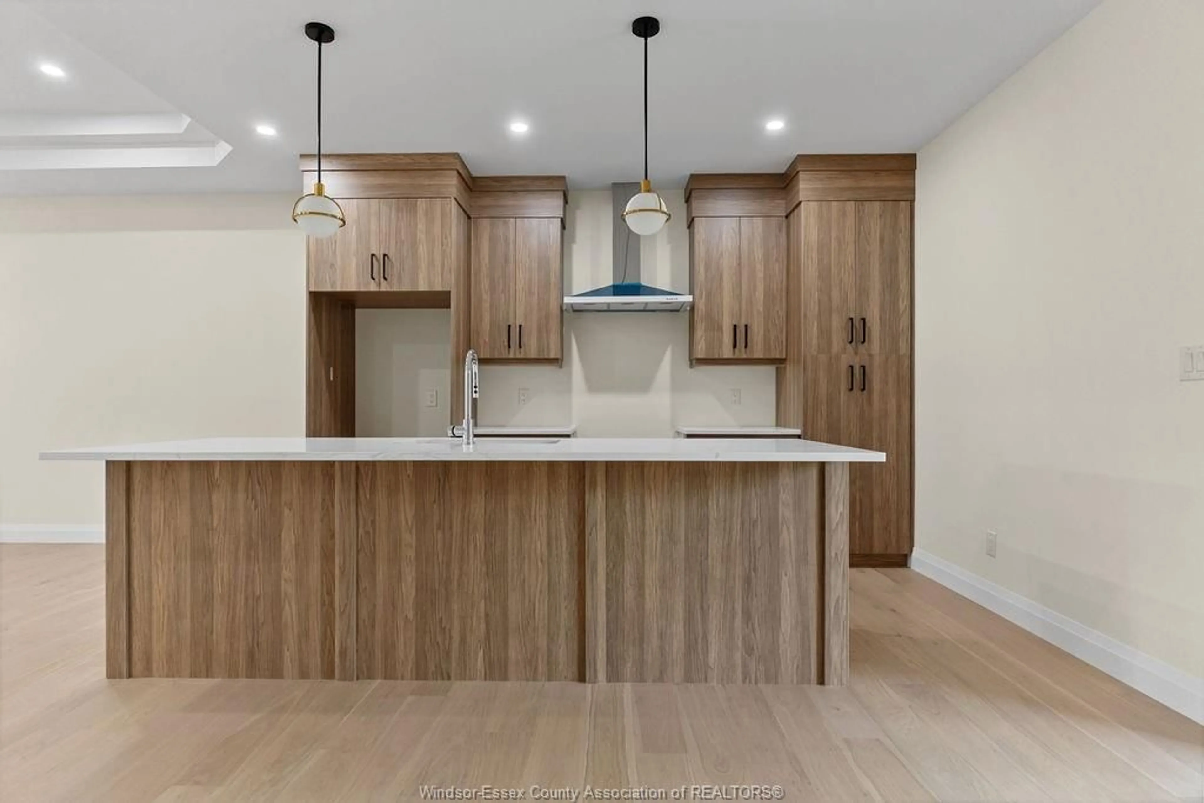 Open concept kitchen, wood/laminate floor for 478 RAILWAY, Lakeshore Ontario N0R 1A0