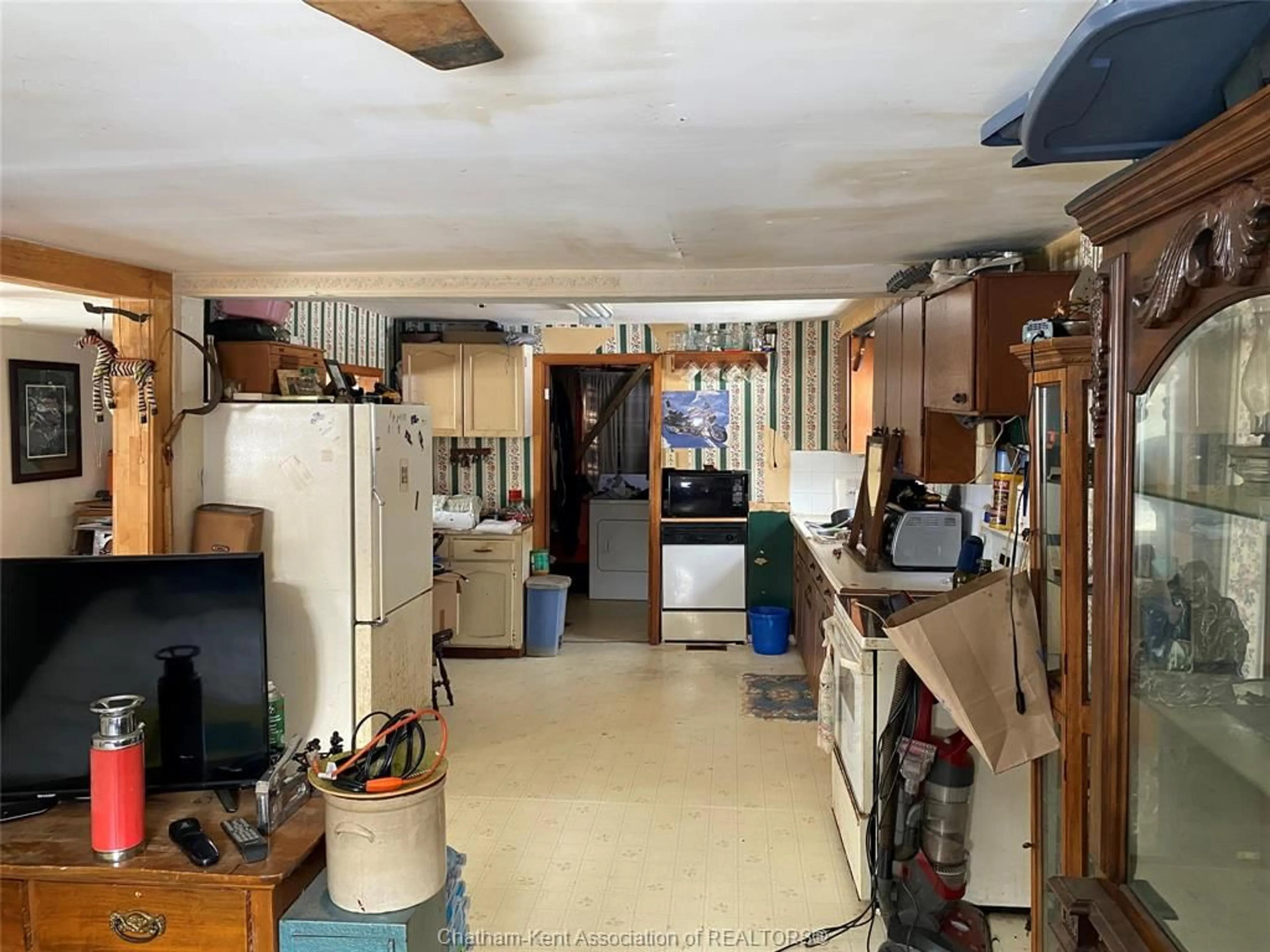 Indoor garage for 22330 HAGERTY Rd, Newbury Ontario N0L 1Z0